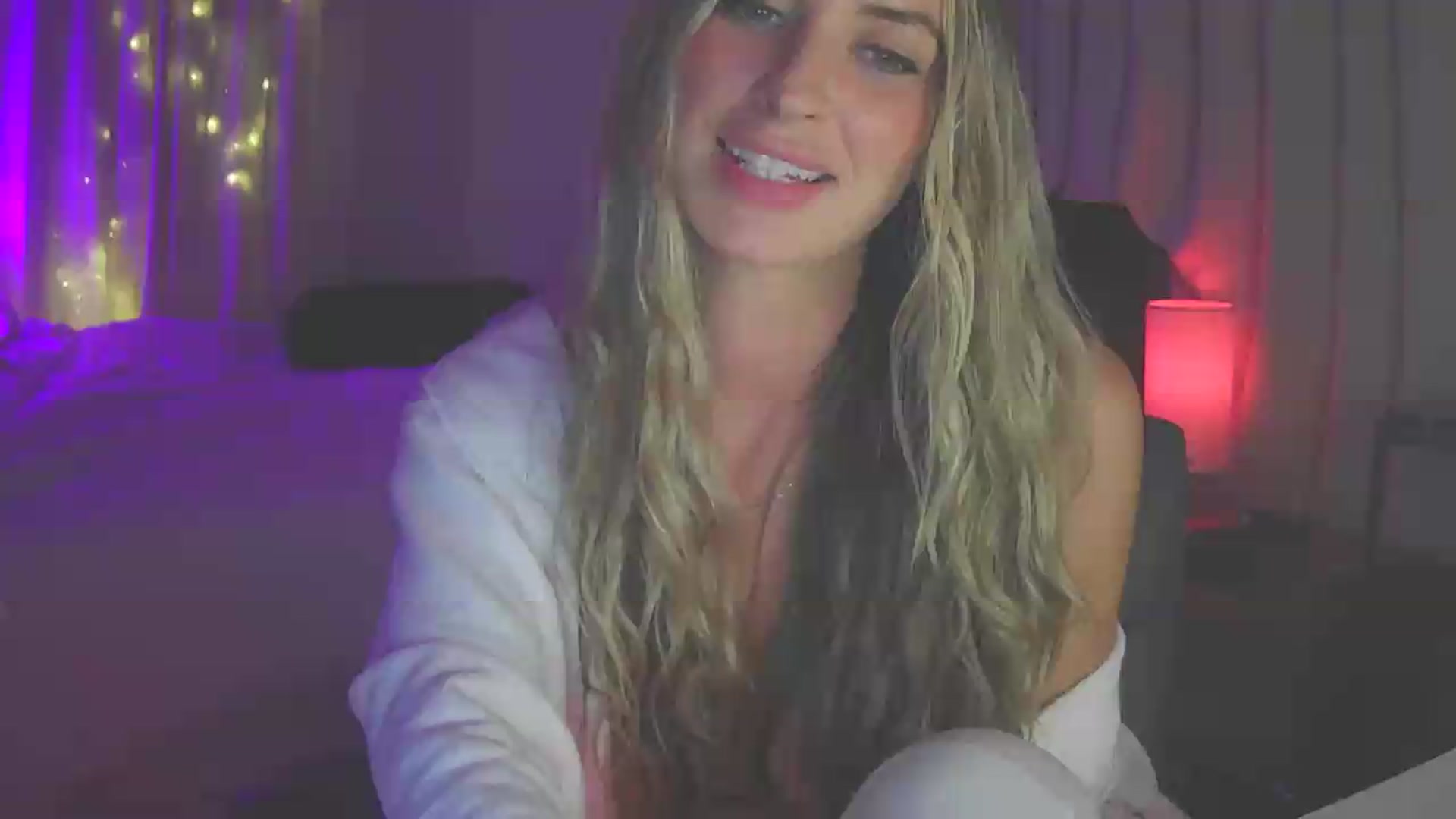 Gallery image thumbnail from Bambi20's myfreecams stream on, 07/30/2026, 03:41 image 4 of 20