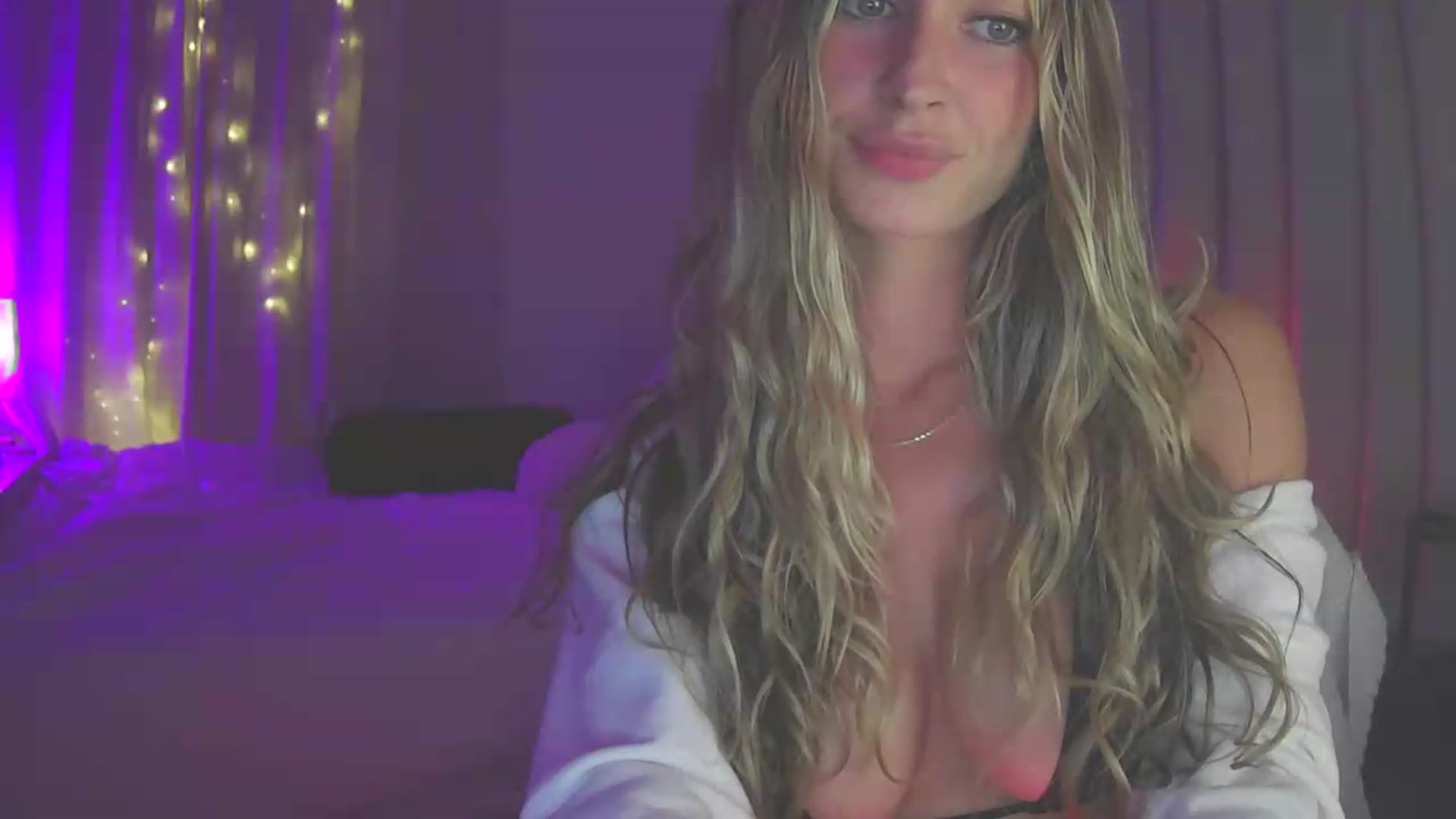 Gallery image thumbnail from Bambi20's myfreecams stream on, 07/30/2026, 03:41 image 19 of 20
