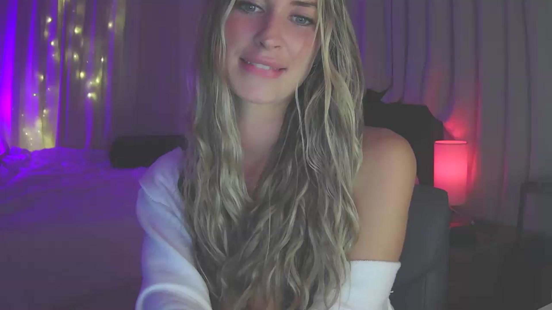 Gallery image thumbnail from Bambi20's myfreecams stream on, 07/30/2026, 03:41 image 14 of 20