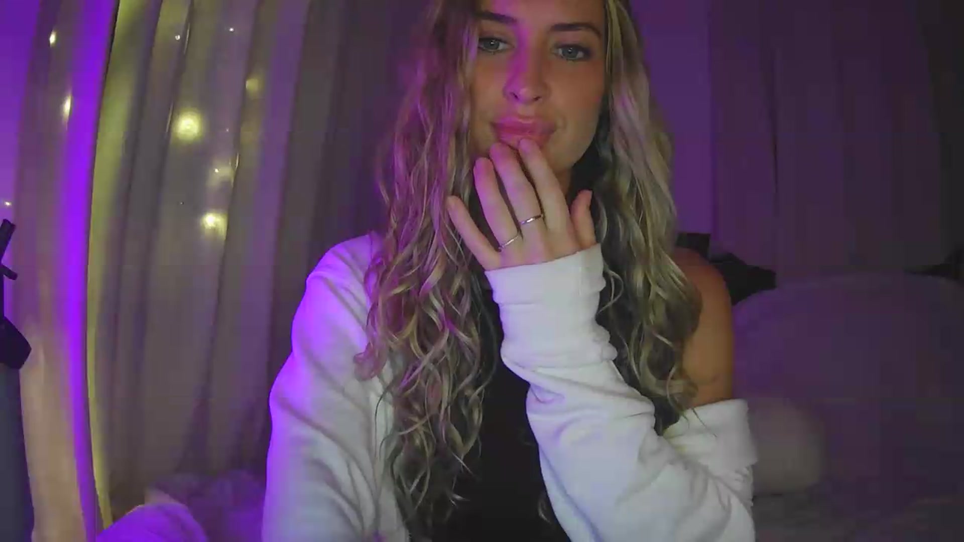 Gallery image thumbnail from Bambi20's myfreecams stream on, 08/05/2026, 04:19 image 7 of 20