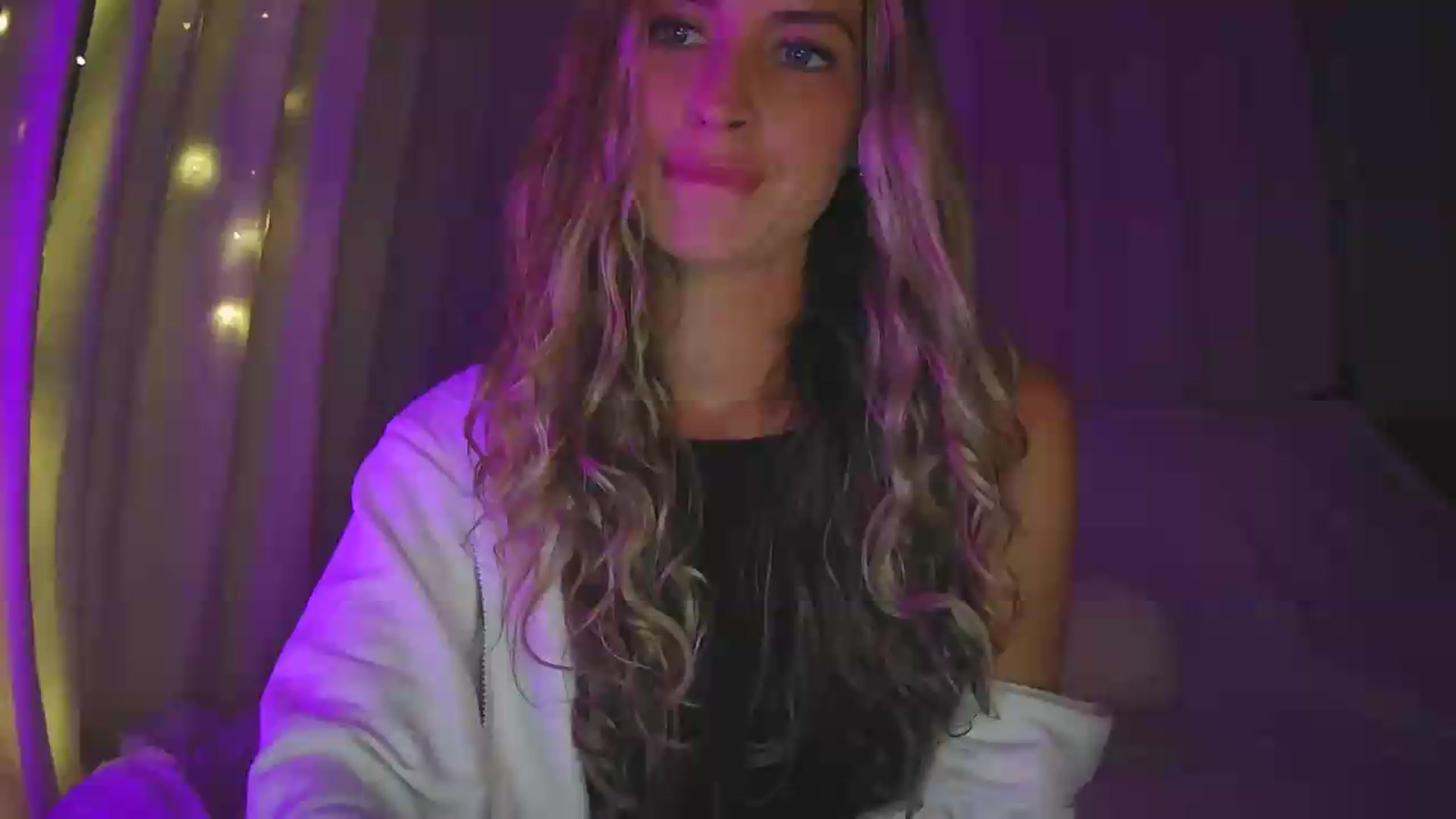 Gallery image thumbnail from Bambi20's myfreecams stream on, 08/05/2026, 04:19 image 1 of 20