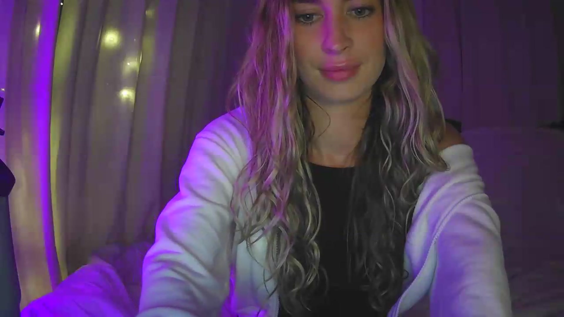 Gallery image thumbnail from Bambi20's myfreecams stream on, 08/05/2026, 04:19 image 9 of 20