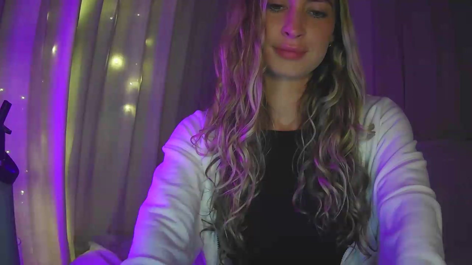 Gallery image thumbnail from Bambi20's myfreecams stream on, 08/05/2026, 04:19 image 16 of 20