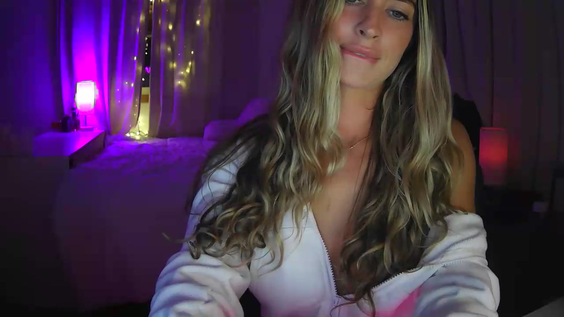 Gallery image thumbnail from Bambi20's myfreecams stream on, 08/11/2026, 05:06 image 18 of 20