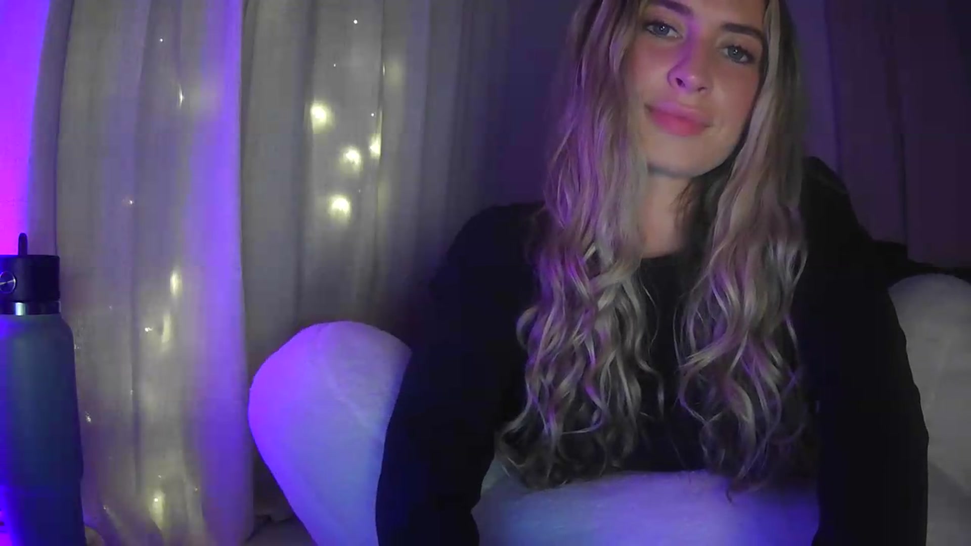 Gallery image thumbnail from Bambi20's myfreecams stream on, 08/12/2026, 04:02 image 12 of 20