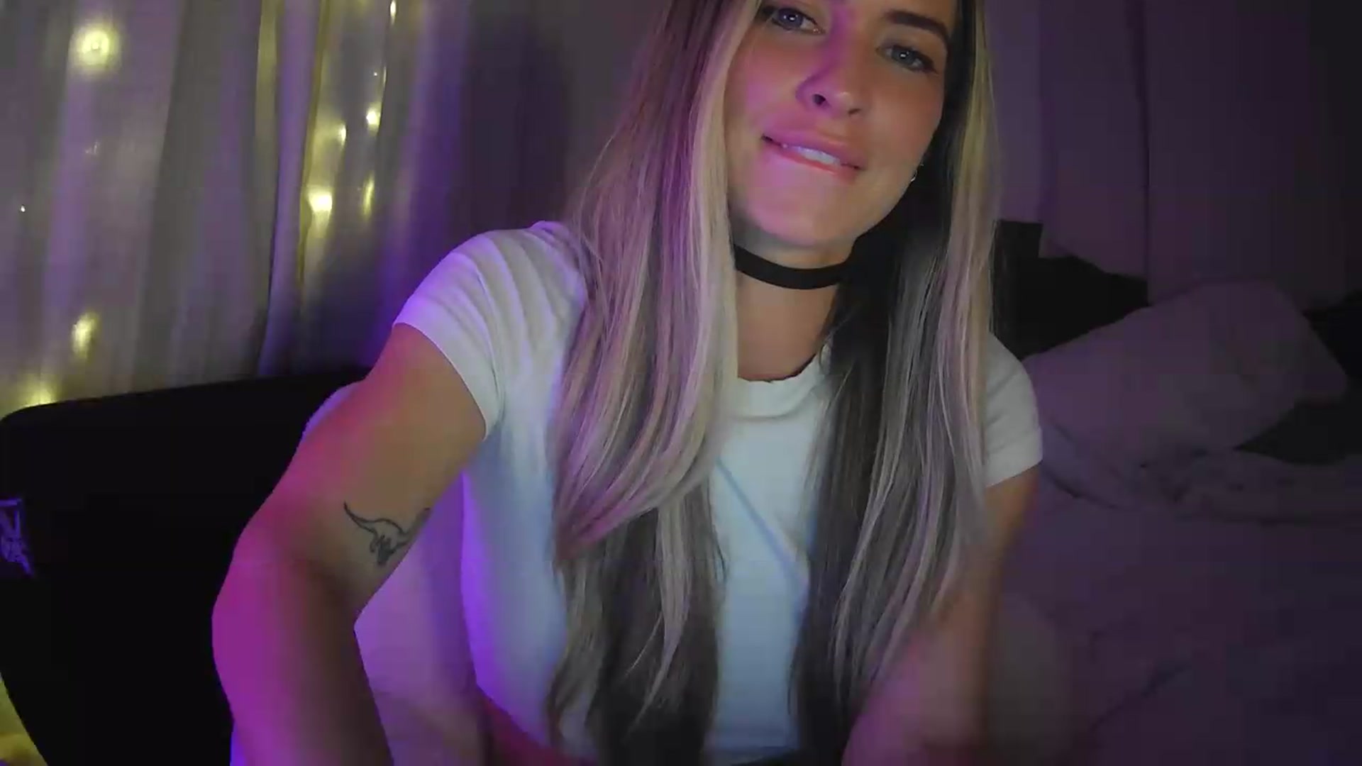 Gallery image thumbnail from Bambi20's myfreecams stream on, 08/14/2026, 06:10 image 15 of 20