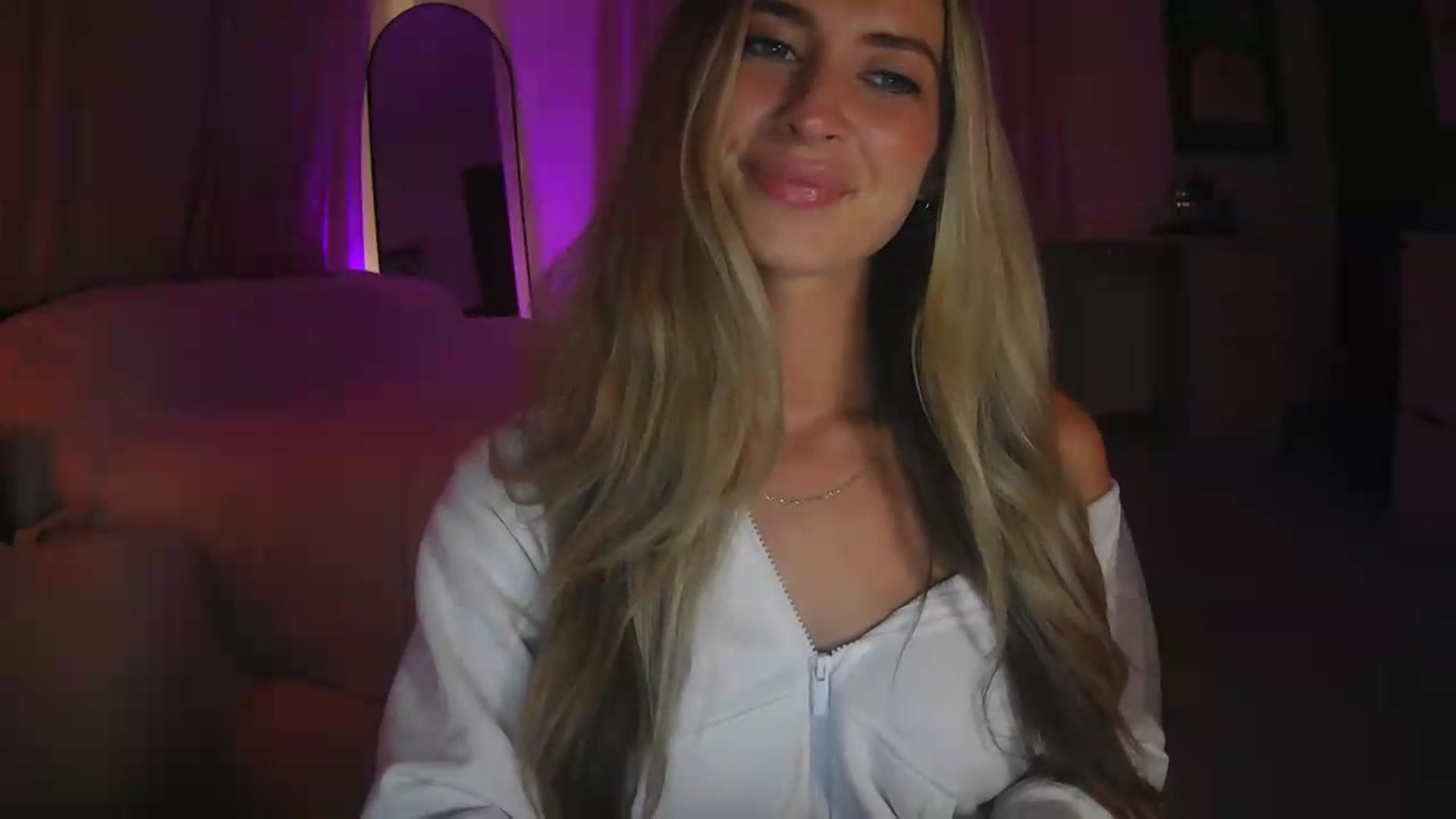 Gallery image thumbnail from Bambi20's myfreecams stream on, 08/17/2026, 03:31 image 5 of 20