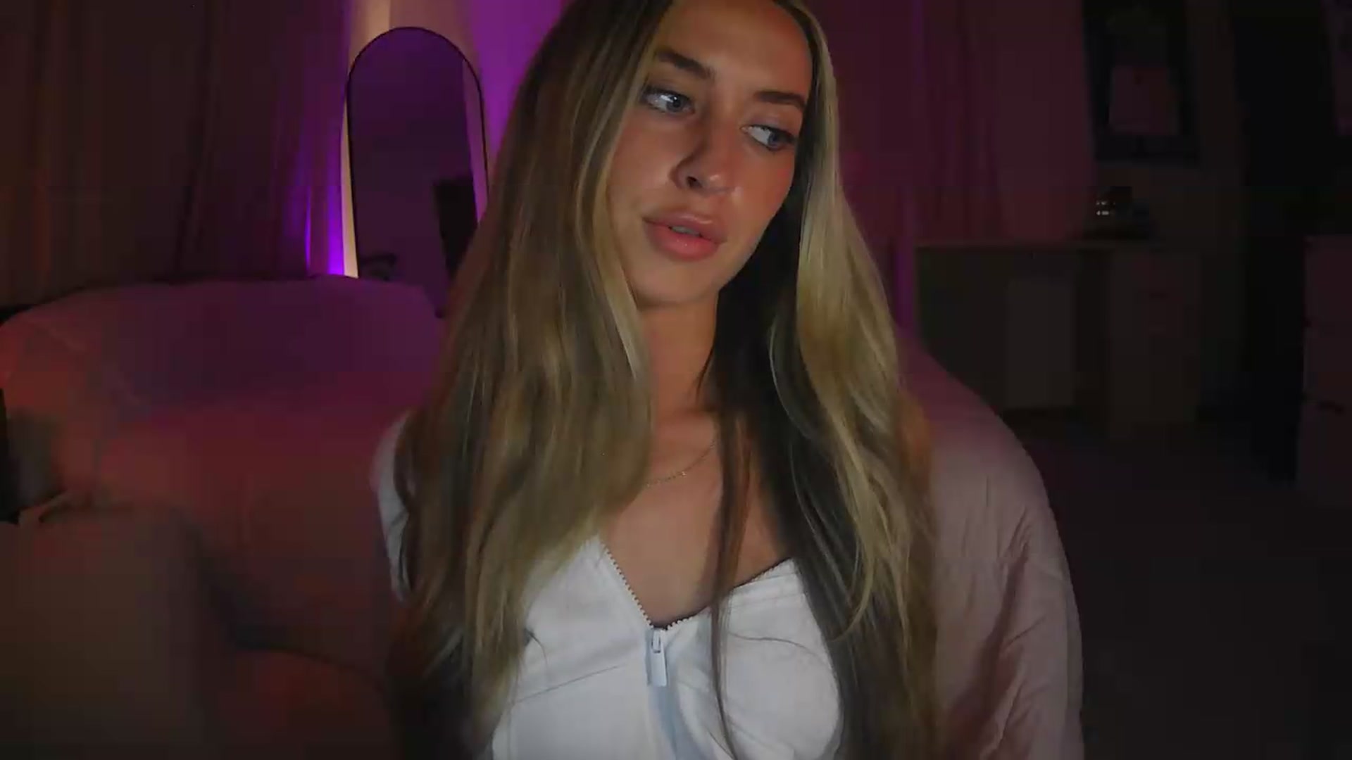 Gallery image thumbnail from Bambi20's myfreecams stream on, 08/17/2026, 03:31 image 3 of 20