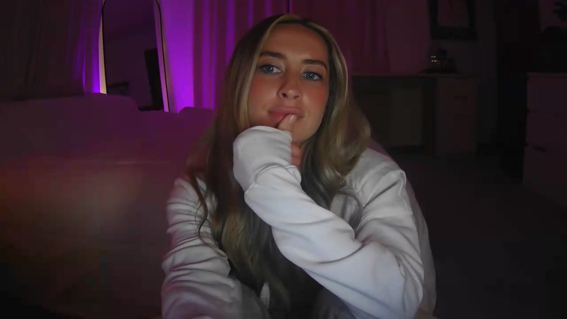 Gallery image thumbnail from Bambi20's myfreecams stream on, 08/17/2026, 03:49 image 2 of 20