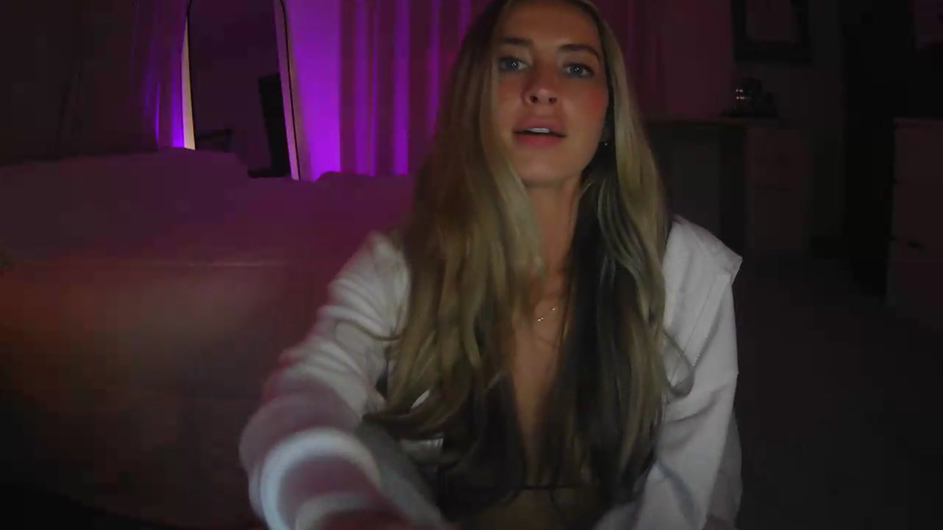 Gallery image thumbnail from Bambi20's myfreecams stream on, 08/17/2026, 03:49 image 6 of 20