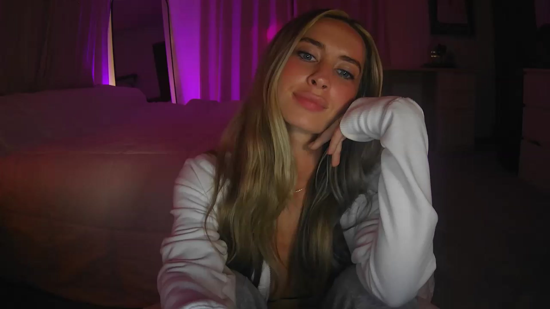 Gallery image thumbnail from Bambi20's myfreecams stream on, 08/17/2026, 03:49 image 3 of 20