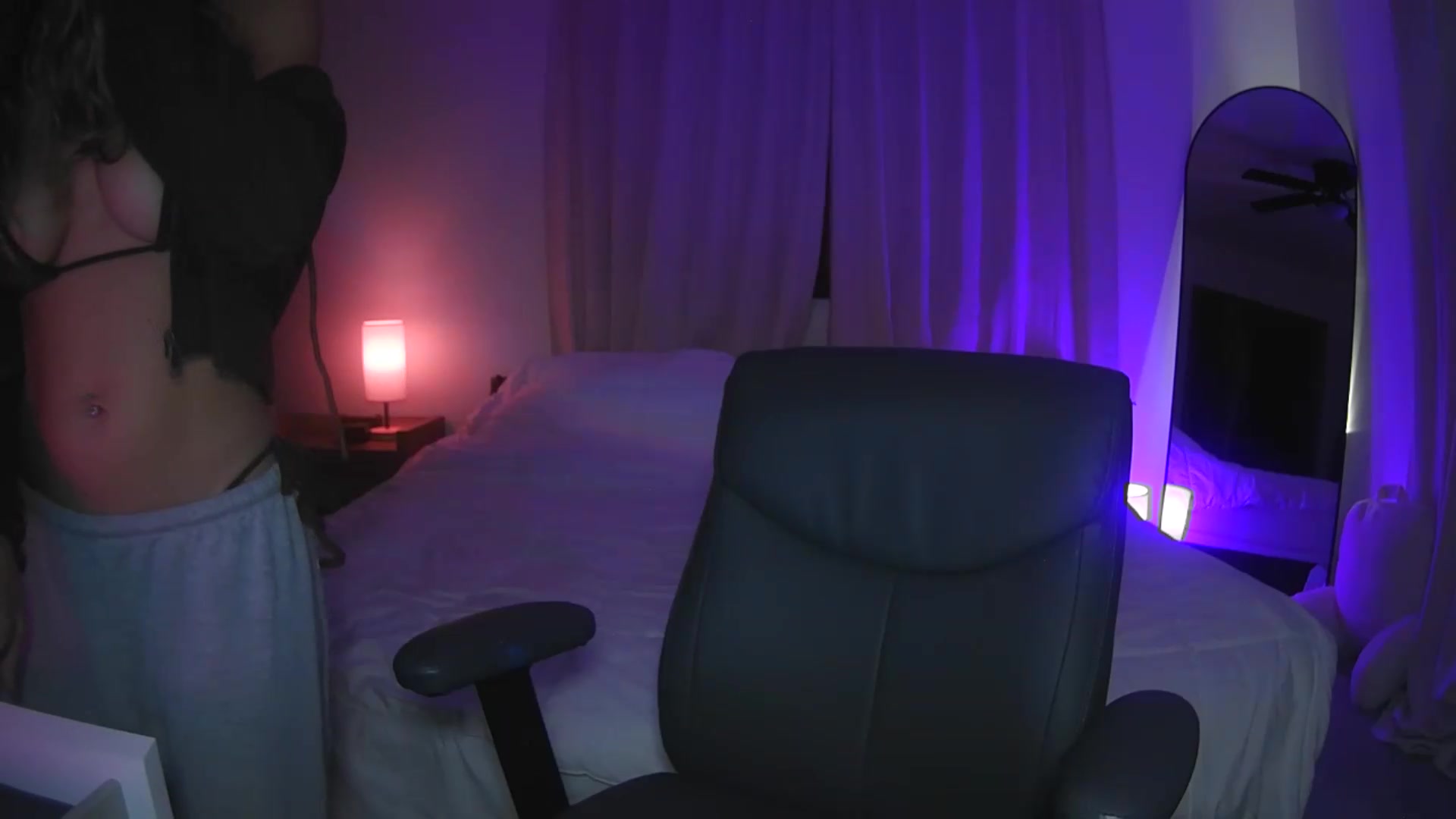 Gallery image thumbnail from Bambi20's myfreecams stream on, 08/20/2026, 04:42 image 17 of 20