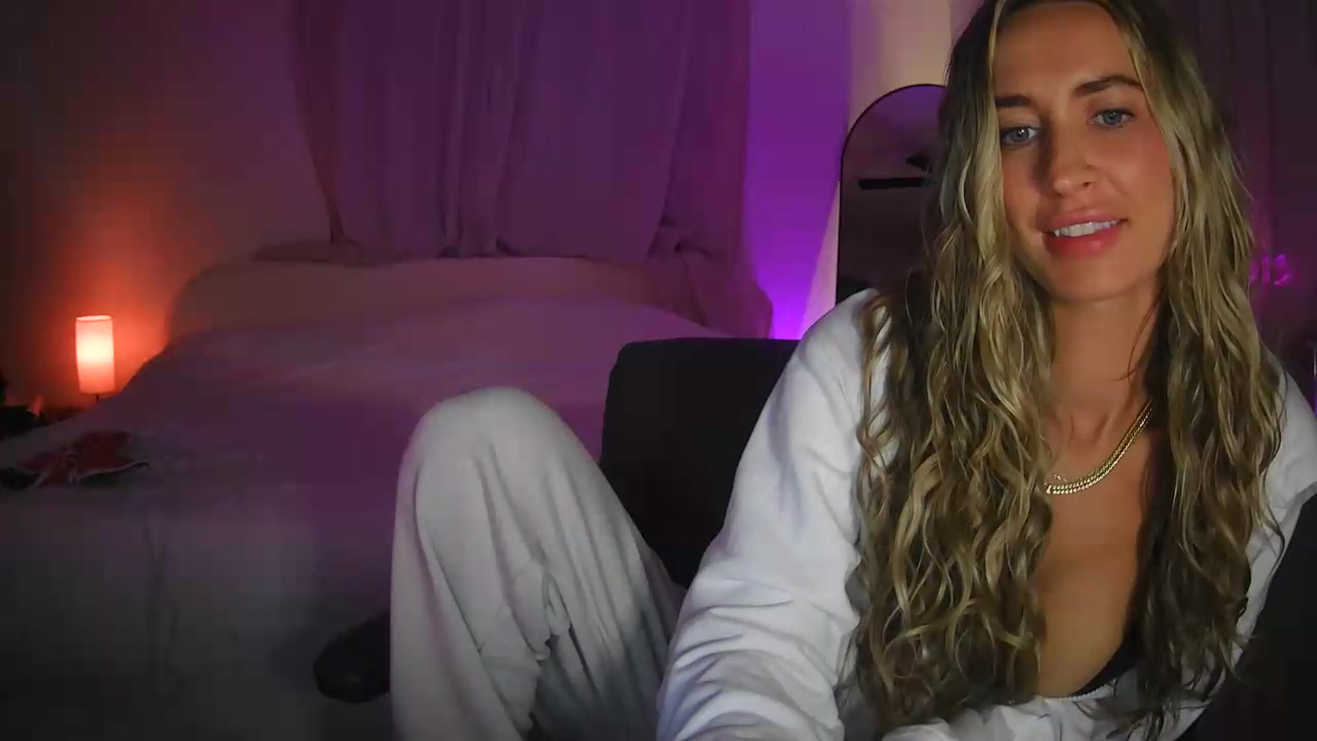 Gallery image thumbnail from Bambi20's myfreecams stream on, 08/27/2026, 05:27 image 14 of 20