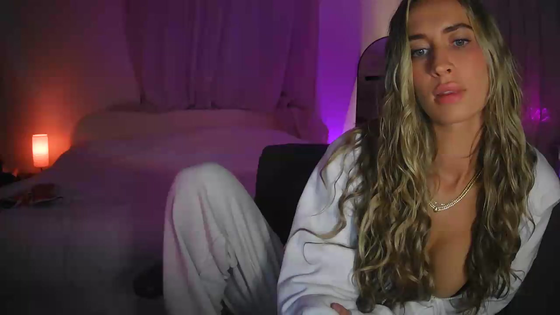 Gallery image thumbnail from Bambi20's myfreecams stream on, 08/27/2026, 05:27 image 12 of 20