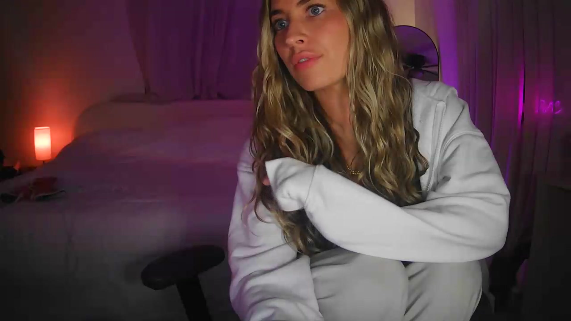 Gallery image thumbnail from Bambi20's myfreecams stream on, 08/27/2026, 05:50 image 9 of 20
