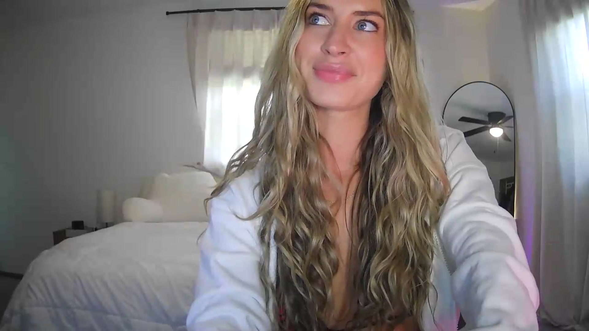 Gallery image thumbnail from Bambi20's myfreecams stream on, 09/07/2026, 17:04 image 4 of 20