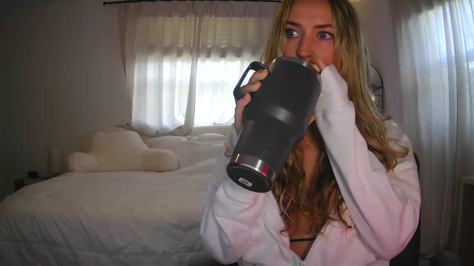 Gallery image thumbnail from Bambi20's myfreecams stream on, 09/07/2026, 17:04 image 15 of 20