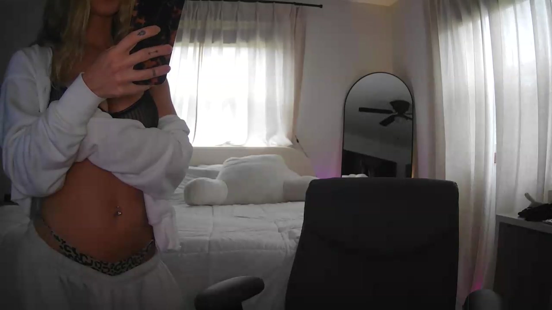 Gallery image thumbnail from Bambi20's myfreecams stream on, 09/15/2026, 17:12 image 17 of 20