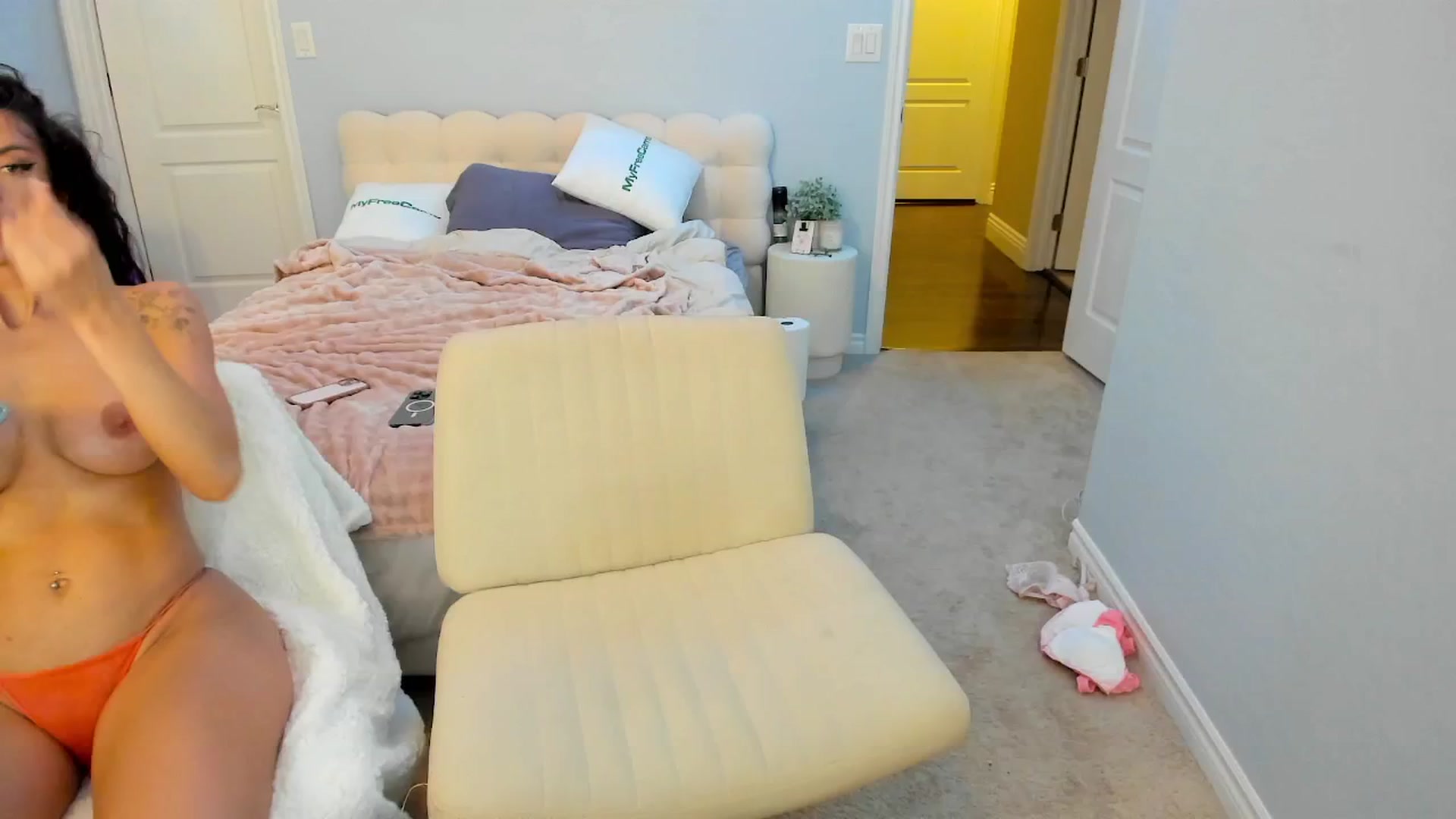 Gallery image thumbnail from BambiBaby's myfreecams stream on, 04/01/2025, 07:30 image 1 of 20