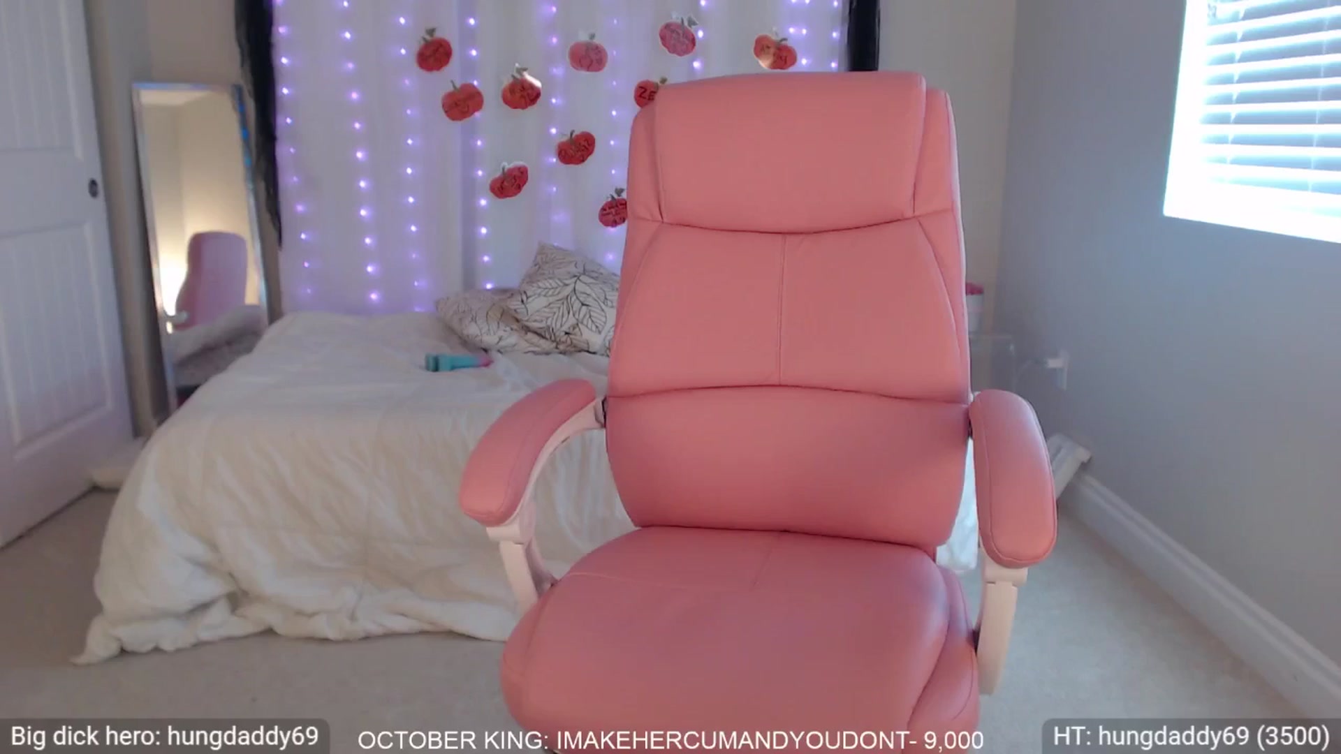 Gallery image thumbnail from BambiLarue's myfreecams stream on, 10/16/2025, 20:07 image 17 of 20