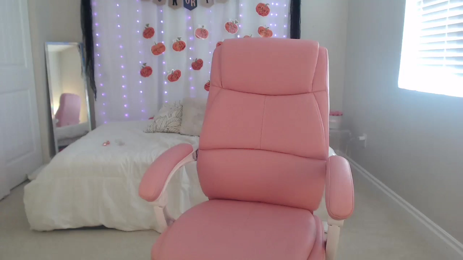 Gallery image thumbnail from BambiLarue's myfreecams stream on, 10/22/2025, 18:41 image 8 of 20