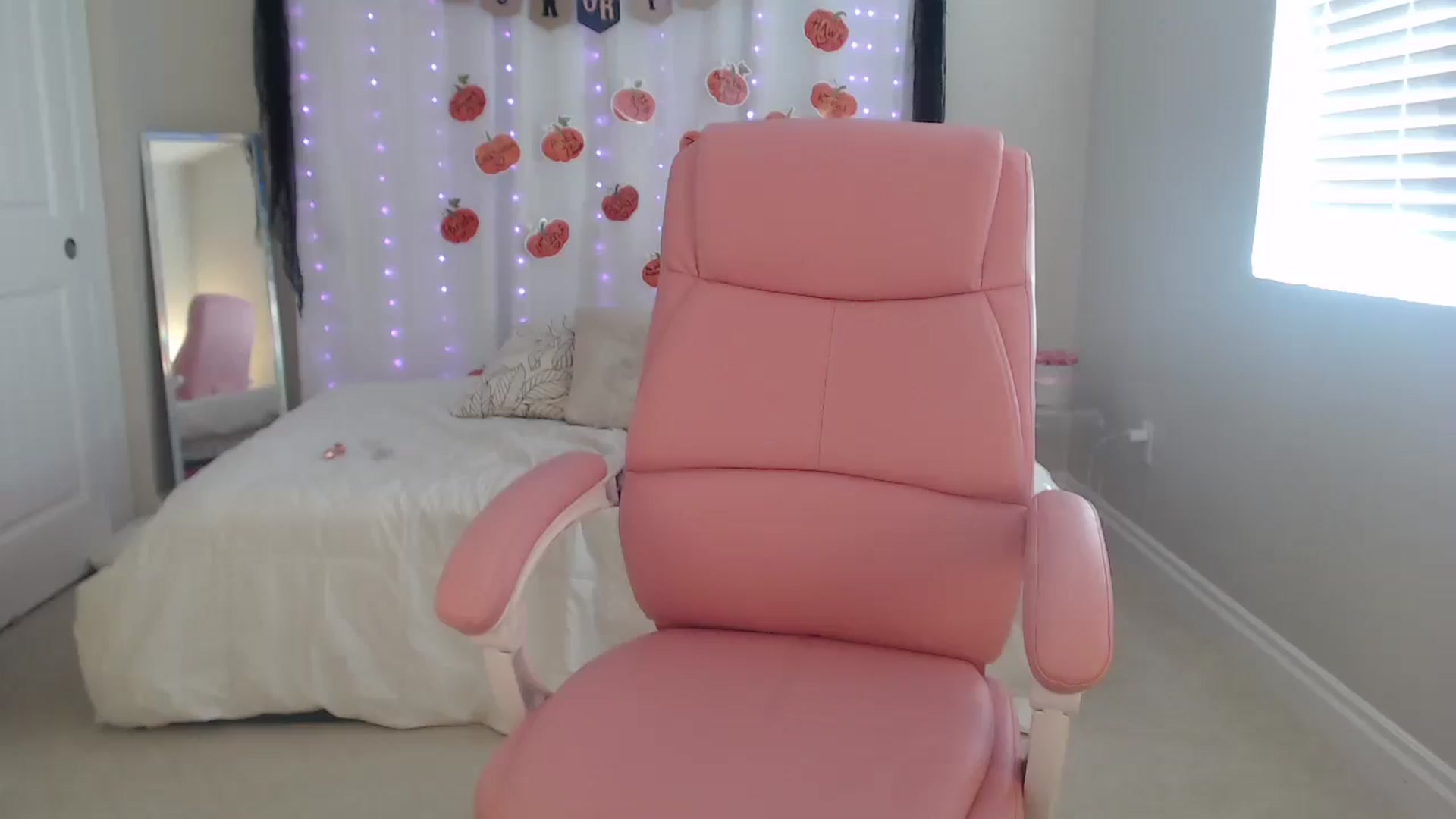 Gallery image thumbnail from BambiLarue's myfreecams stream on, 10/22/2025, 18:41 image 7 of 20
