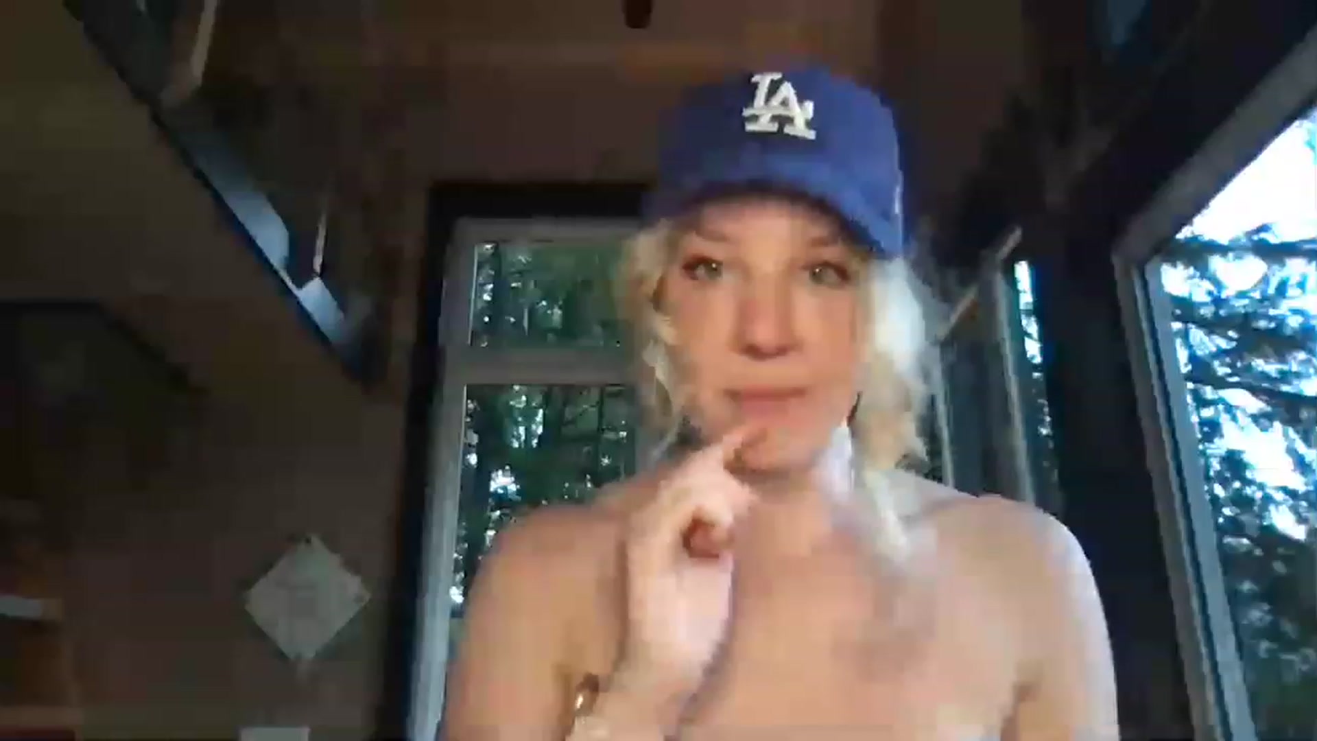 Gallery image thumbnail from Bambi_Flower's myfreecams stream on, 05/03/2023, 03:04 image 2 of 20