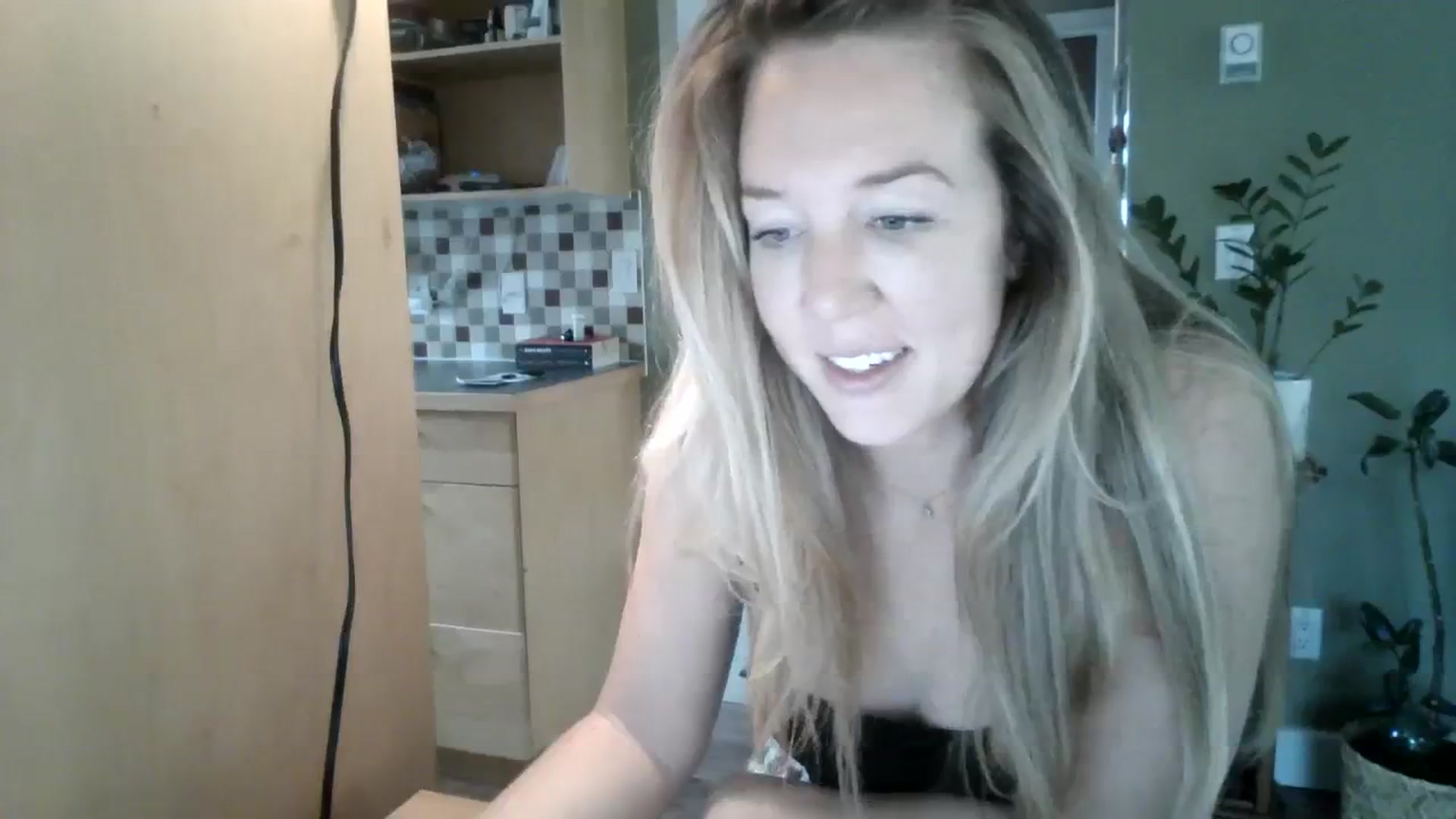 Gallery image thumbnail from Bambi_Flower's myfreecams stream on, 10/05/2023, 22:19 image 2 of 20
