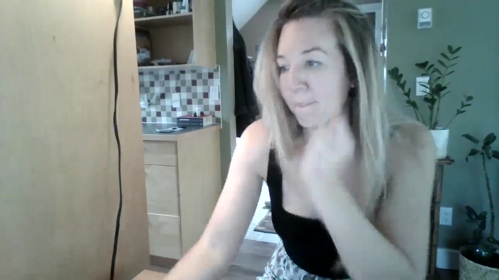 Gallery image thumbnail from Bambi_Flower's myfreecams stream on, 10/05/2023, 22:19 image 15 of 20