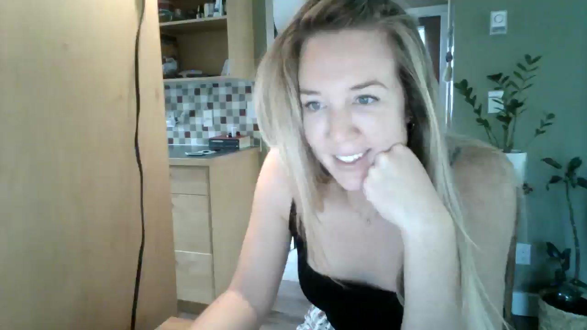 Gallery image thumbnail from Bambi_Flower's myfreecams stream on, 10/05/2023, 22:19 image 12 of 20