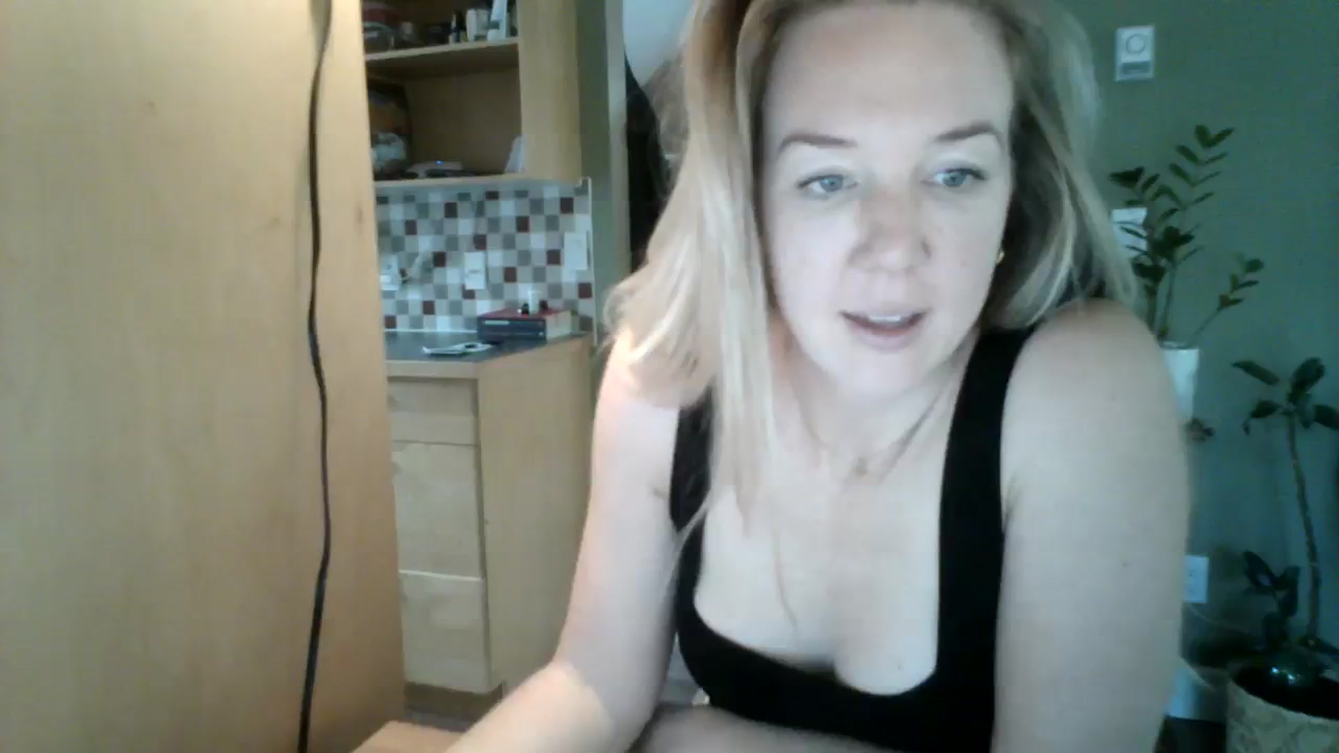 Gallery image thumbnail from Bambi_Flower's myfreecams stream on, 10/05/2023, 22:19 image 1 of 20