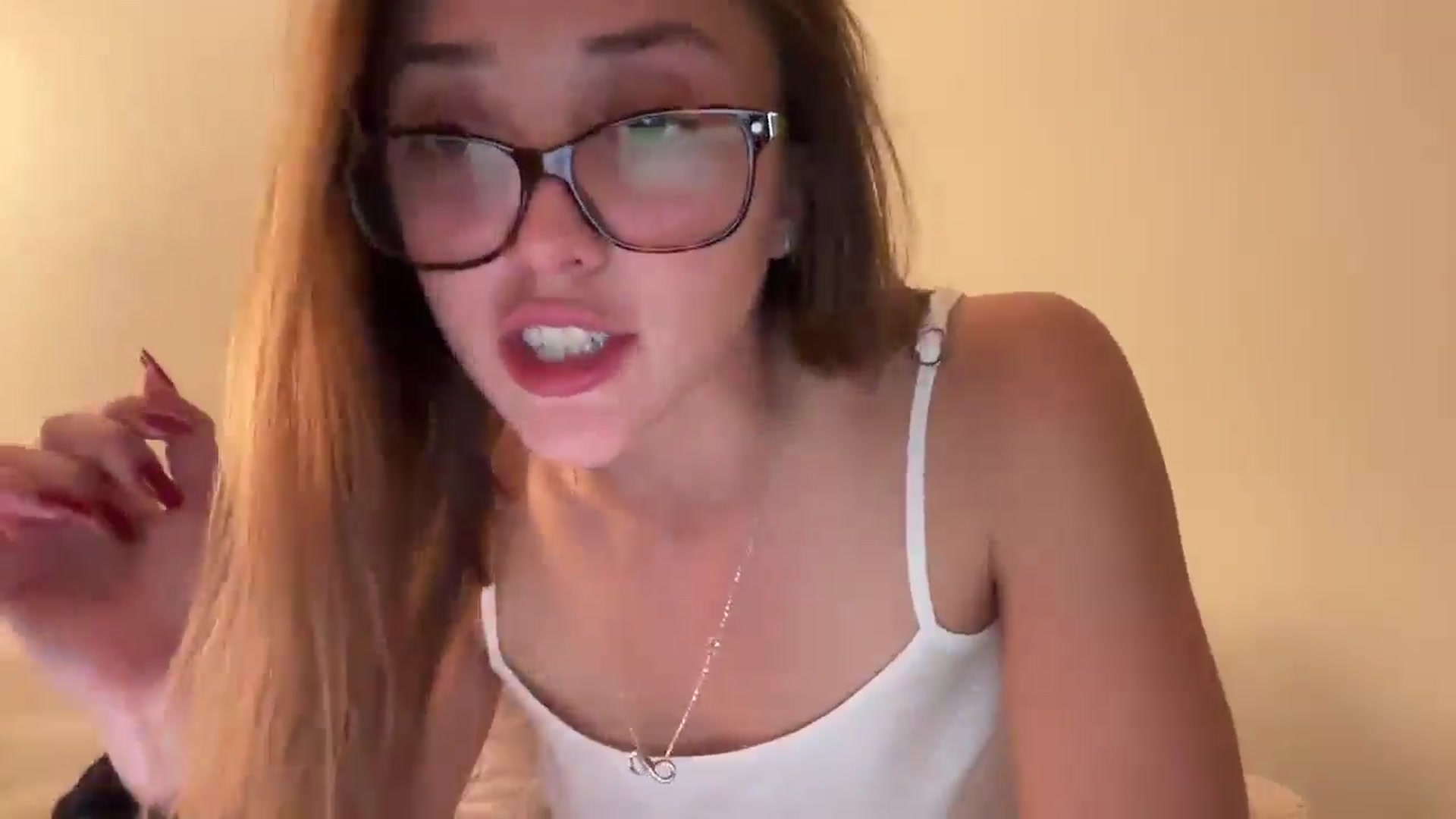 Gallery image thumbnail from Bambibaezz's myfreecams stream on, 12/05/2024, 03:02 image 16 of 20