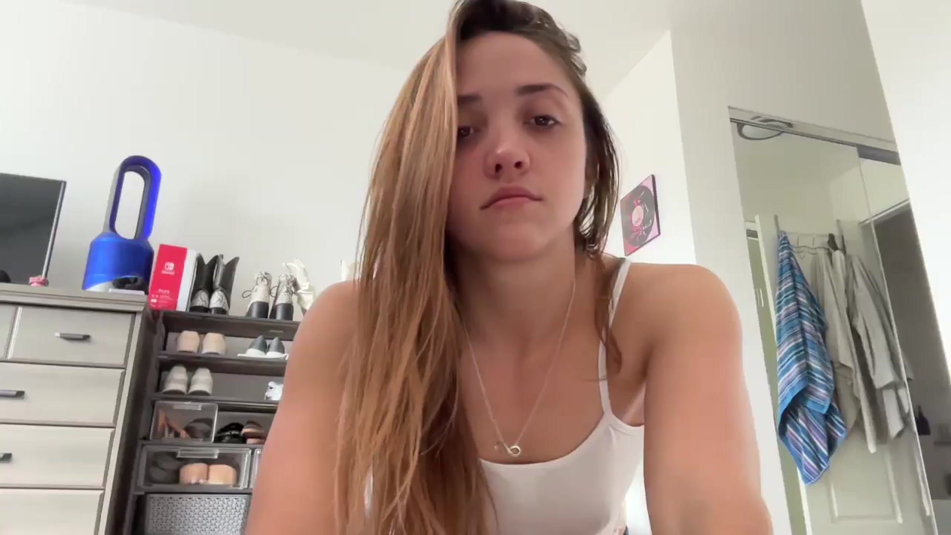 Gallery image thumbnail from Bambibaezz's myfreecams stream on, 12/27/2024, 19:34 image 18 of 20