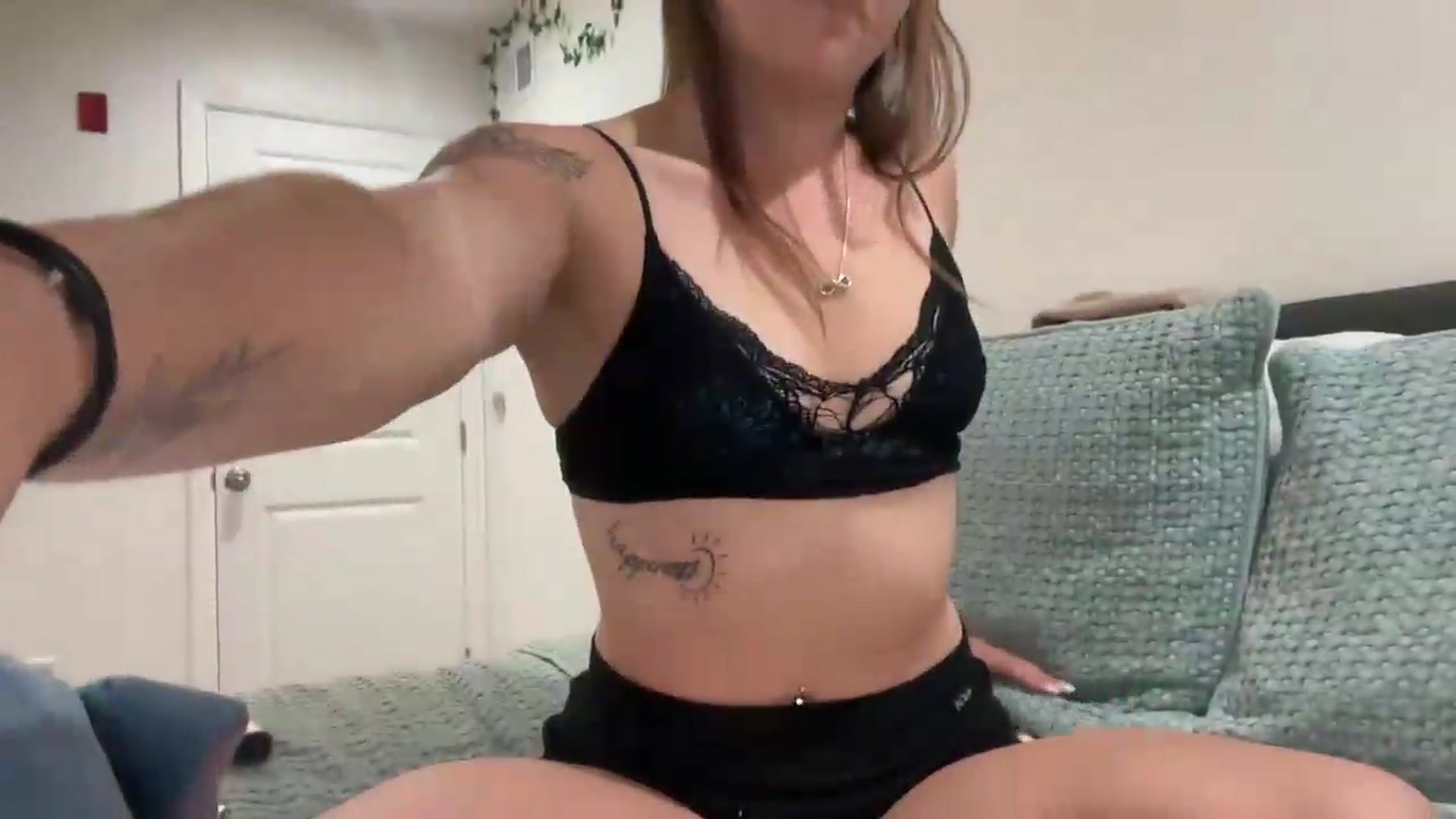 Gallery image thumbnail from Bambibaezz's myfreecams stream on, 08/11/2026, 04:55 image 5 of 20