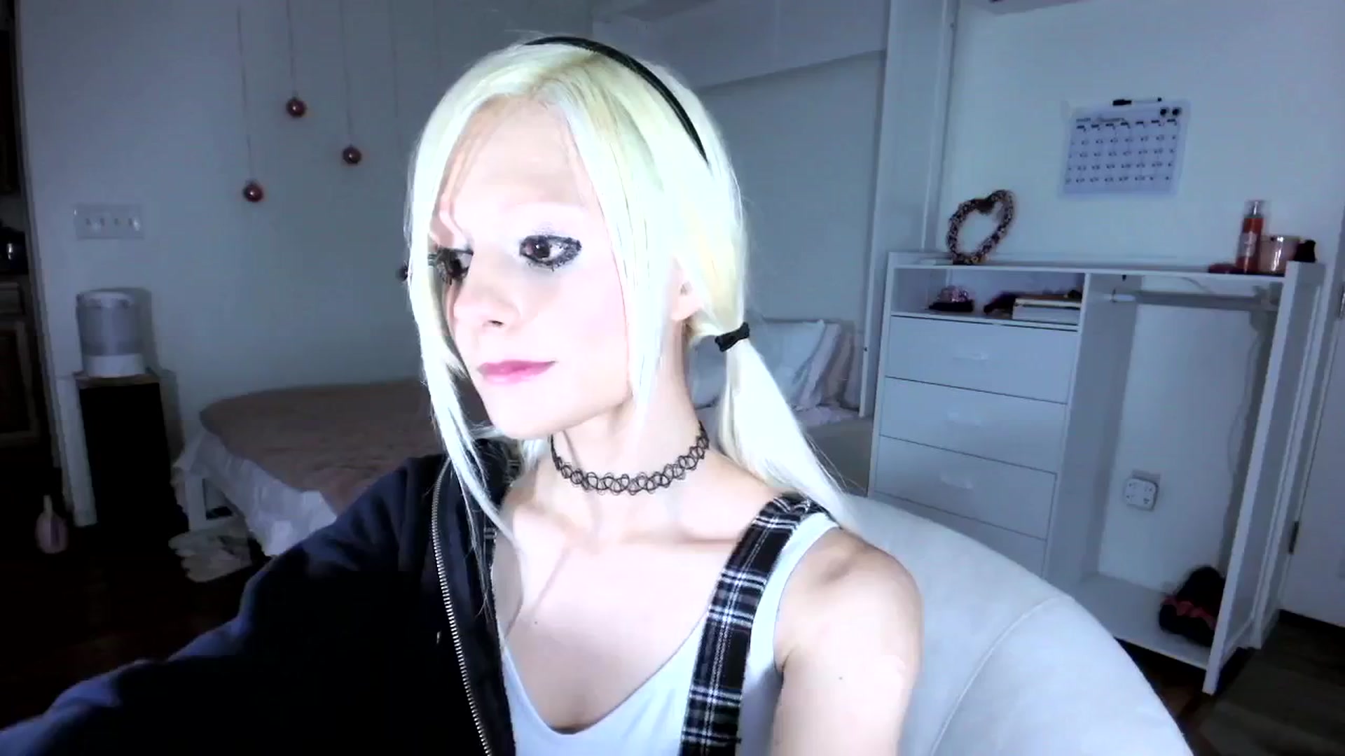 Gallery image thumbnail from Bambidoll00's myfreecams stream on, 05/15/2025, 06:12 image 10 of 20