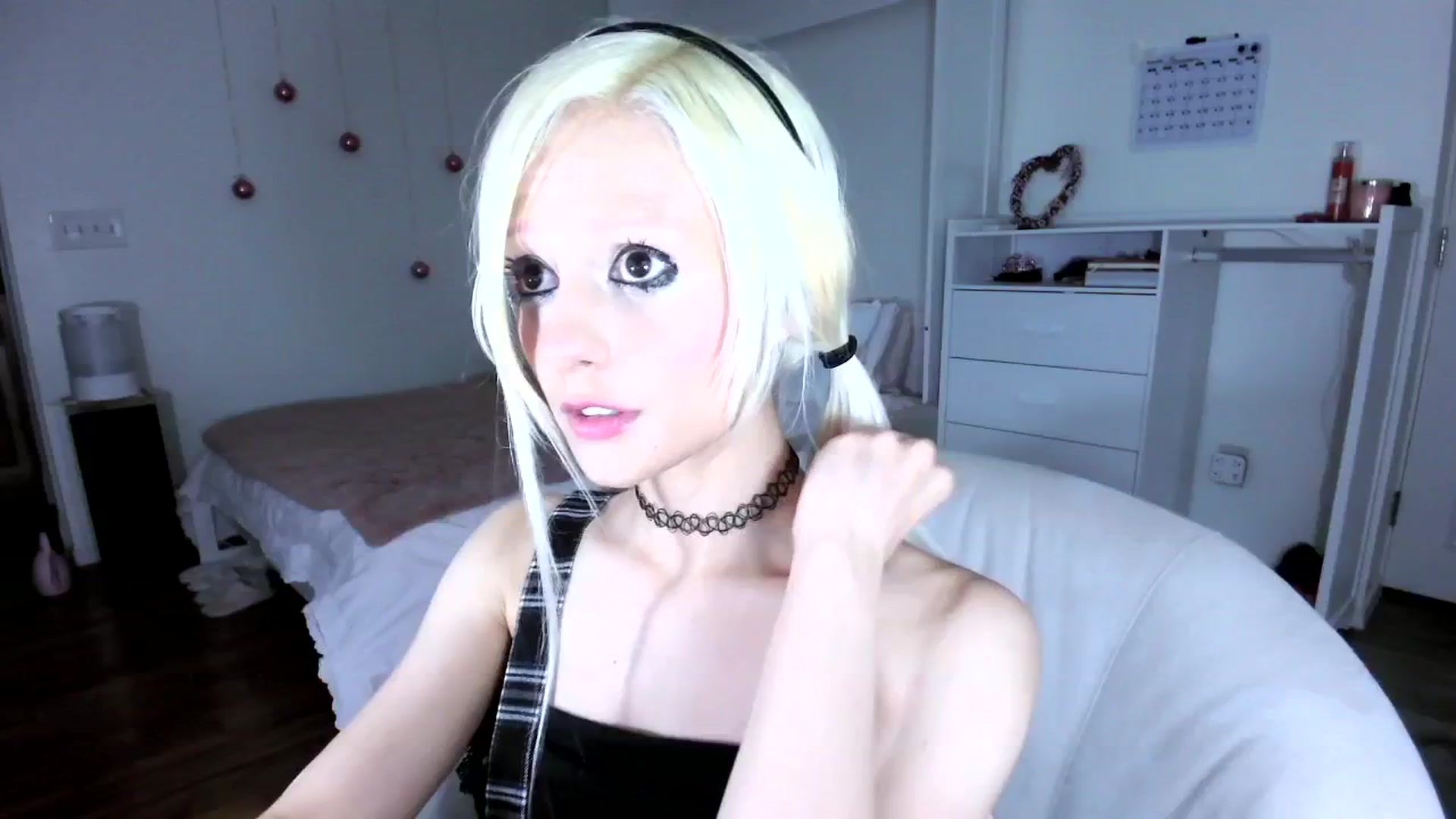 Gallery image thumbnail from Bambidoll00's myfreecams stream on, 05/15/2025, 06:12 image 18 of 20