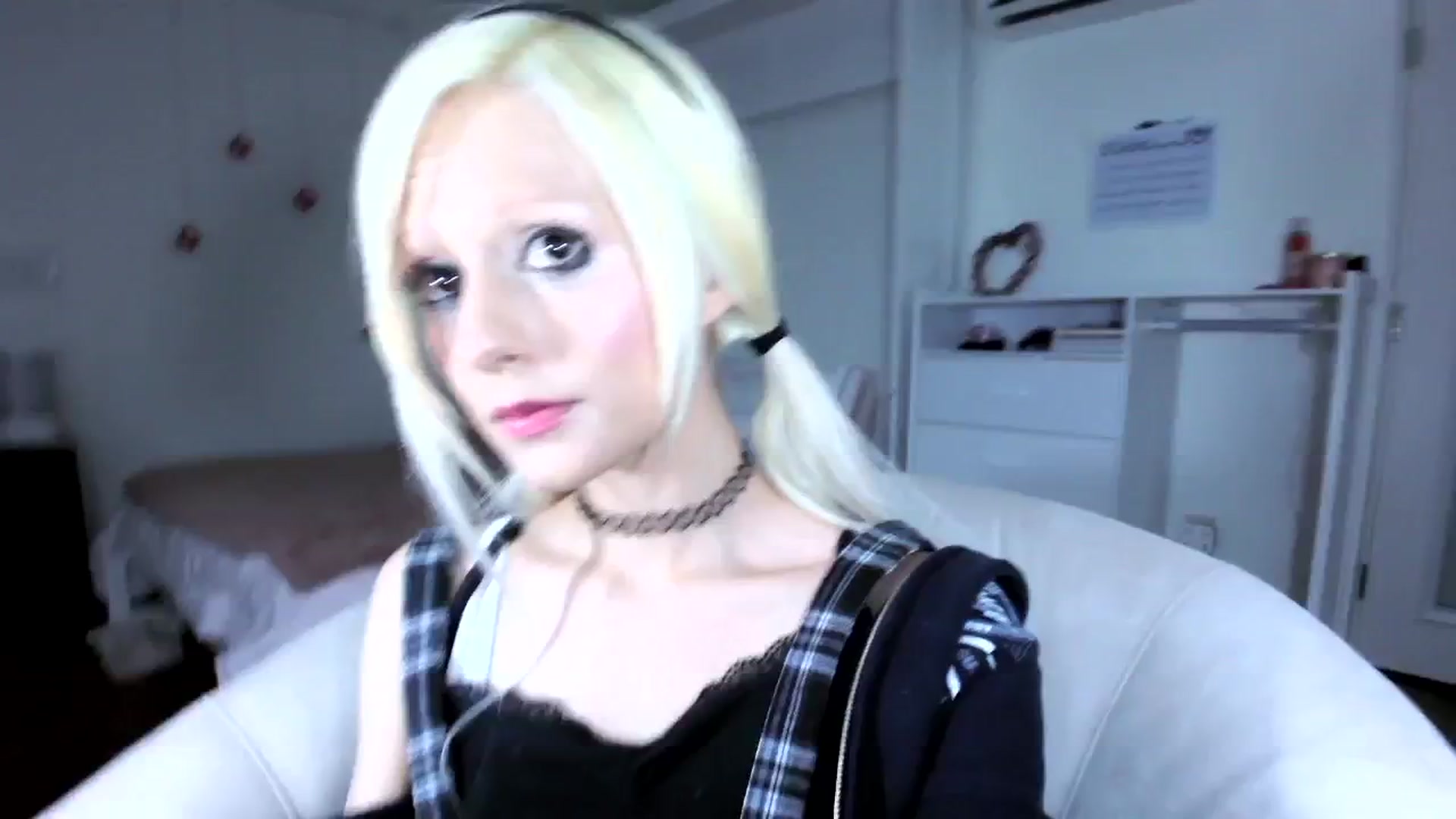 Gallery image thumbnail from Bambidoll00's myfreecams stream on, 05/15/2025, 06:12 image 5 of 20