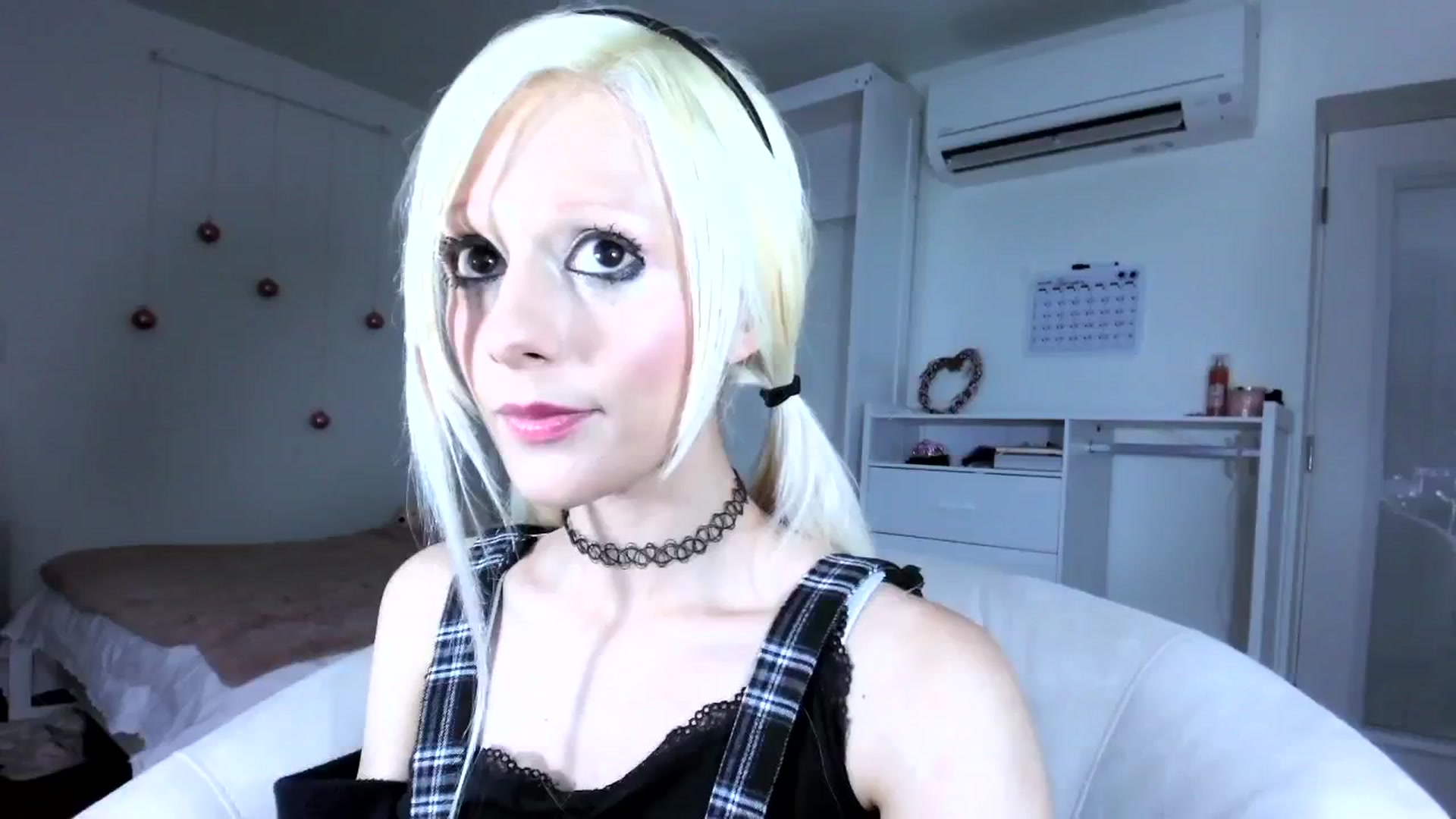 Gallery image thumbnail from Bambidoll00's myfreecams stream on, 05/15/2025, 06:12 image 3 of 20