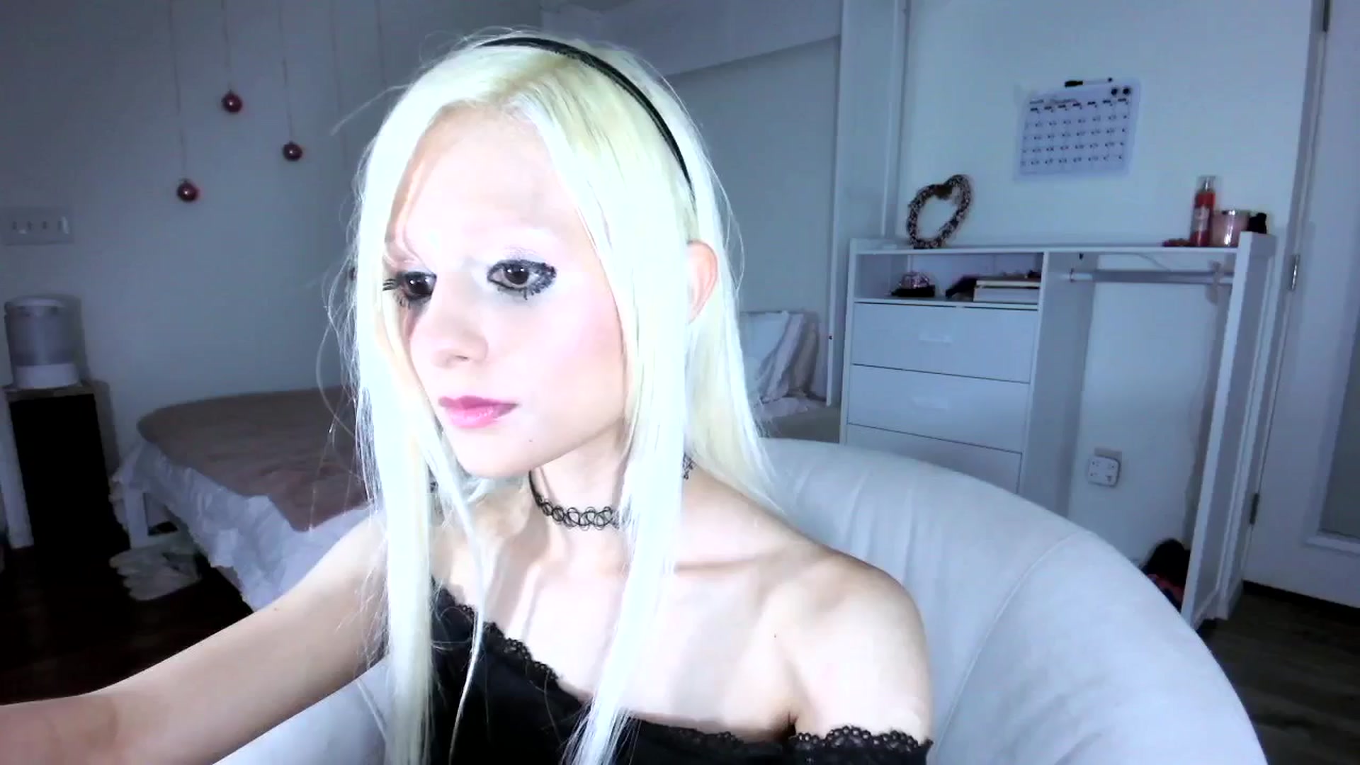 Gallery image thumbnail from Bambidoll00's myfreecams stream on, 05/15/2025, 07:43 image 18 of 20