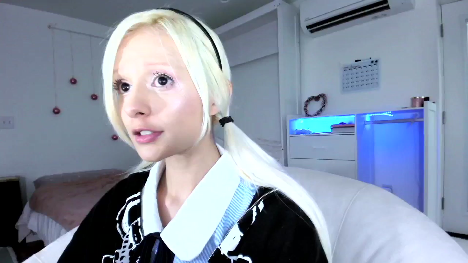 Gallery image thumbnail from Bambidoll00's myfreecams stream on, 06/25/2025, 02:06 image 17 of 20