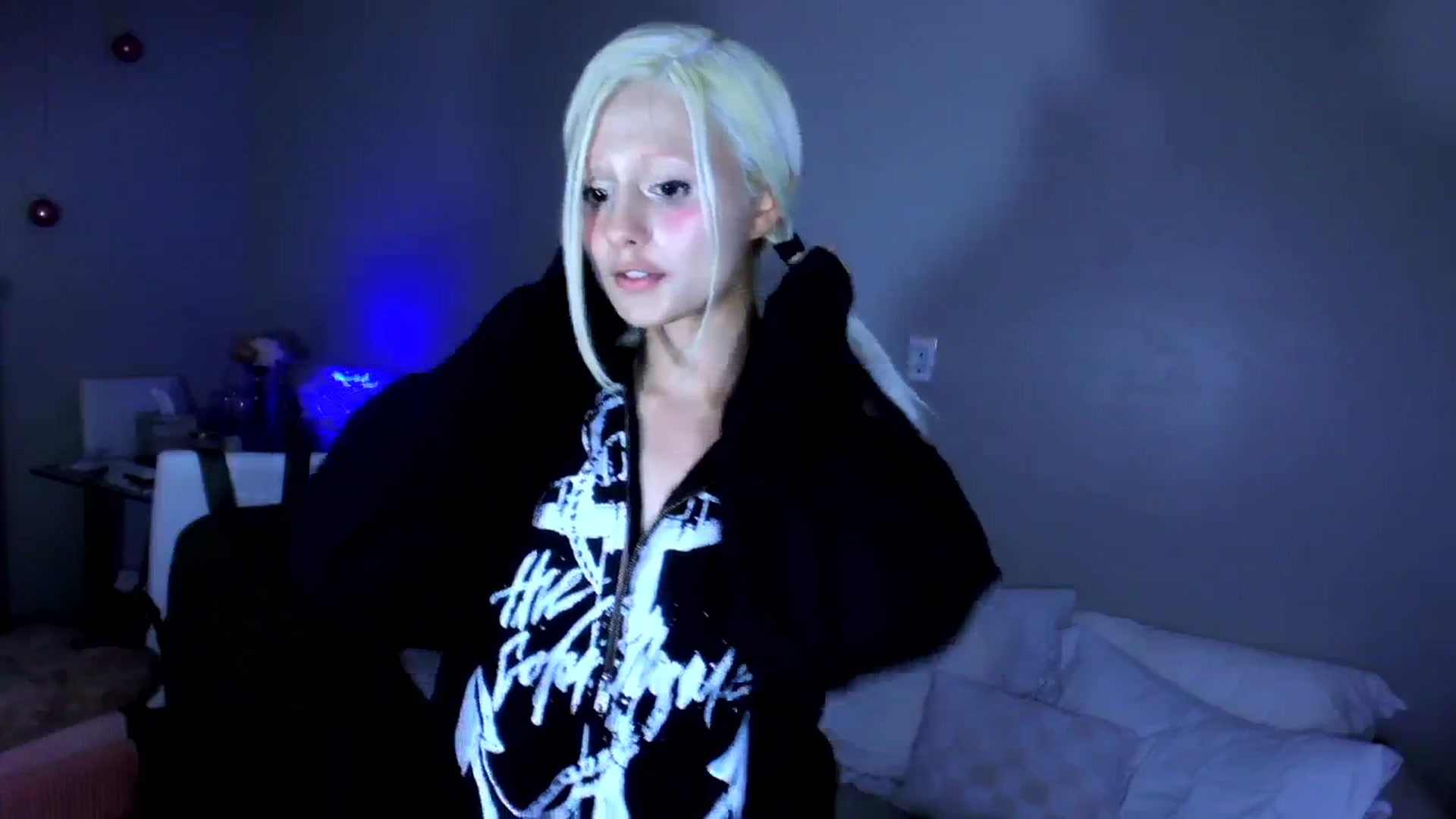 Gallery image thumbnail from Bambidoll00's myfreecams stream on, 01/07/2026, 03:04 image 16 of 20