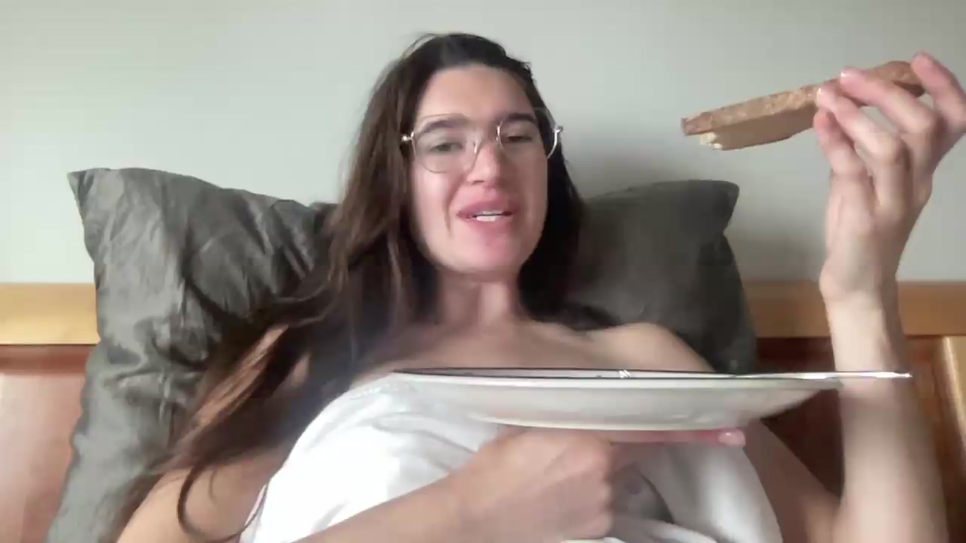 Gallery image thumbnail from Bambifarrina's myfreecams stream on, 05/12/2026, 16:19 image 5 of 20