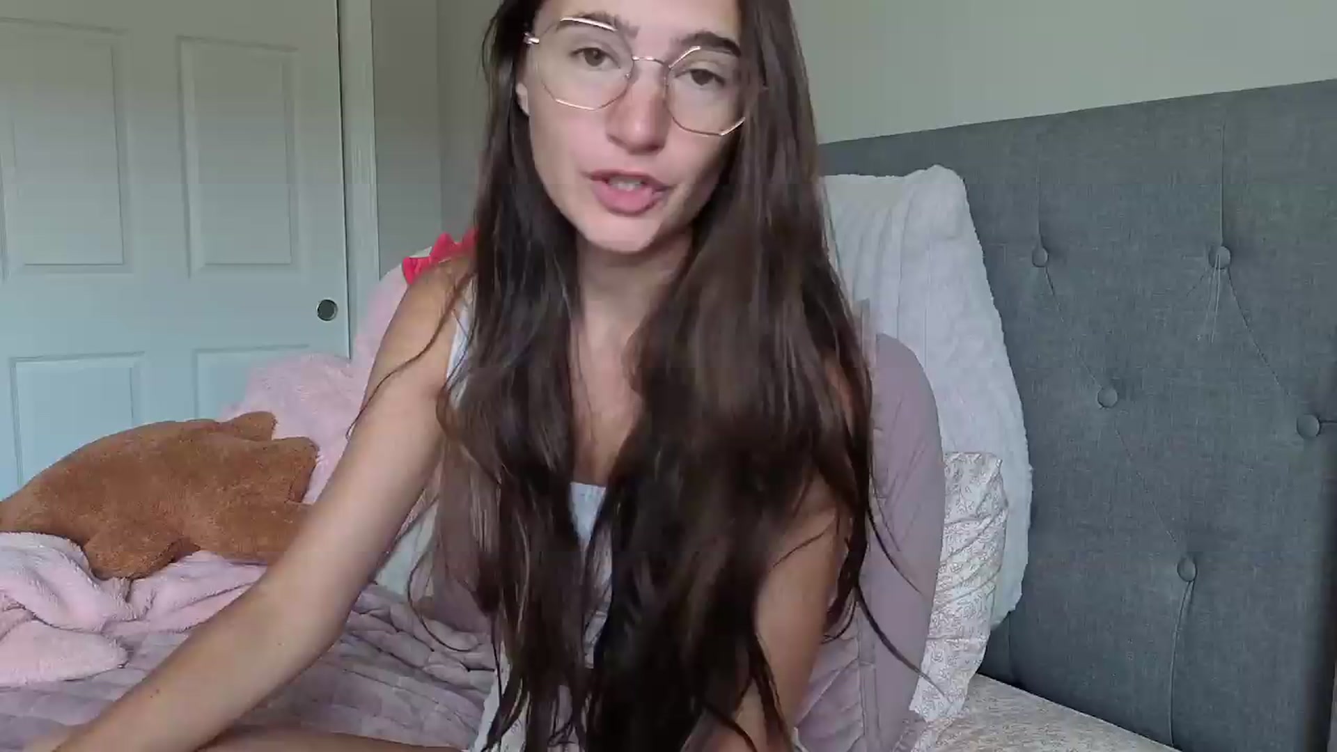 Gallery image thumbnail from Bambifarrina's myfreecams stream on, 08/06/2026, 17:03 image 8 of 20