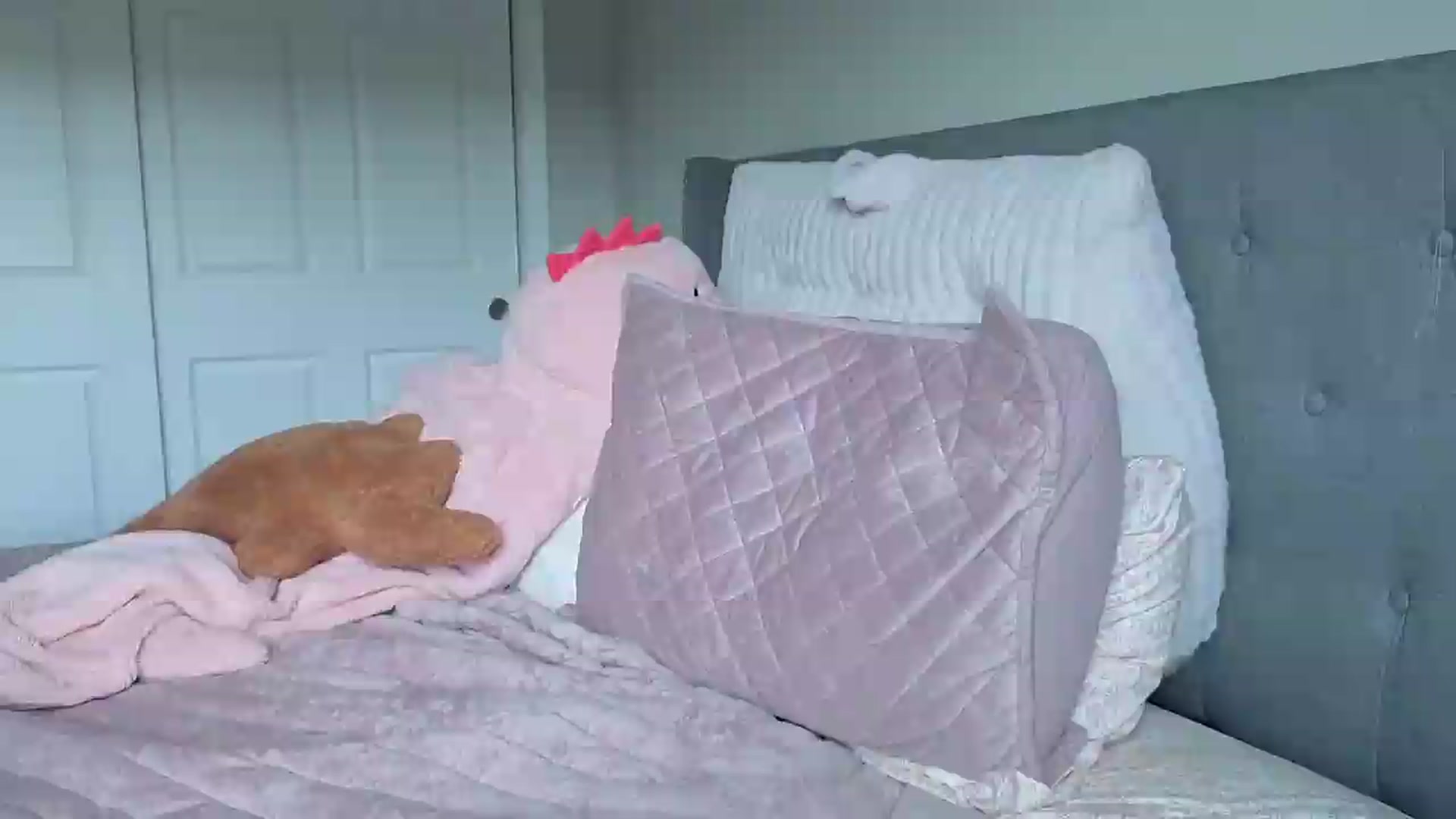 Gallery image thumbnail from Bambifarrina's myfreecams stream on, 08/06/2026, 17:03 image 9 of 20