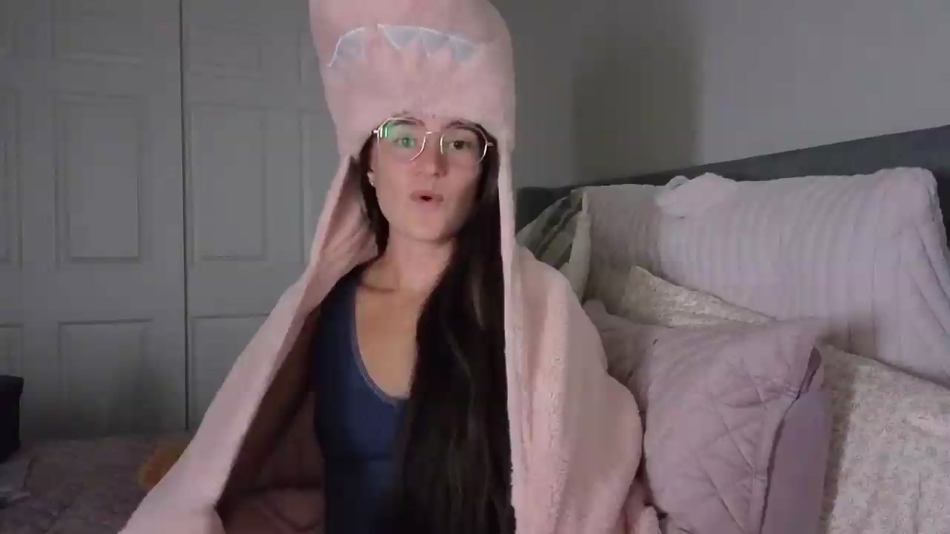 Gallery image thumbnail from Bambifarrina's myfreecams stream on, 09/09/2026, 02:20 image 1 of 20