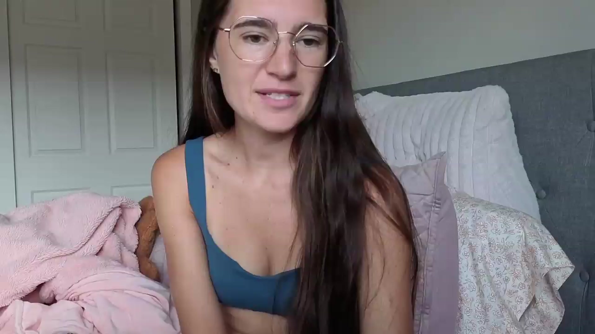 Gallery image thumbnail from Bambifarrina's myfreecams stream on, 09/10/2026, 17:00 image 13 of 20