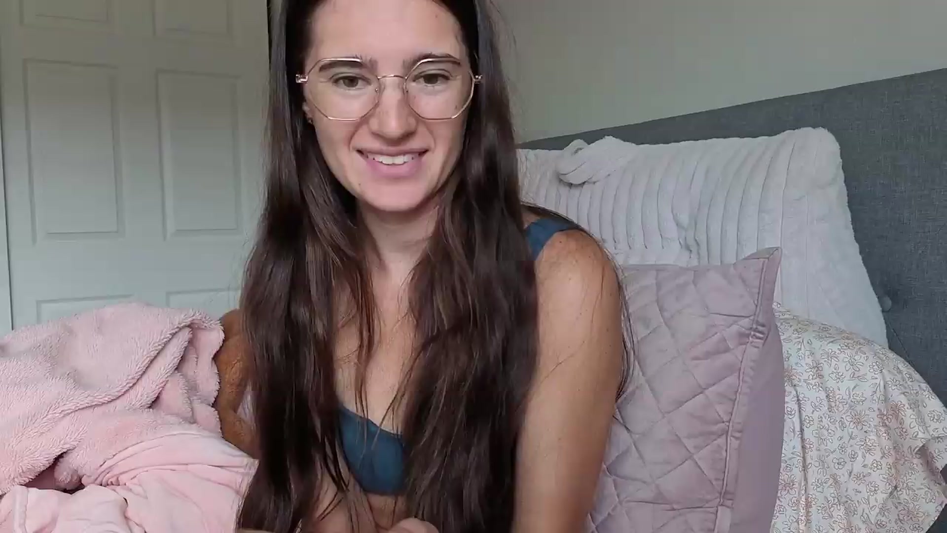 Gallery image thumbnail from Bambifarrina's myfreecams stream on, 09/10/2026, 17:00 image 4 of 20