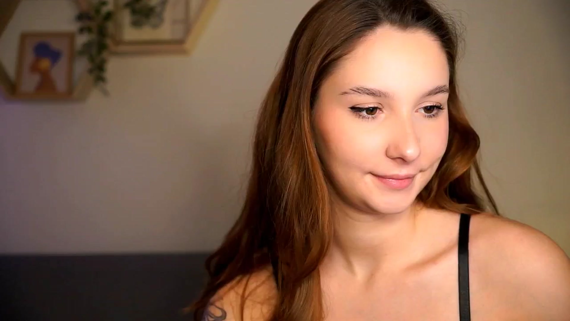 Gallery image thumbnail from BambiiQueen's myfreecams stream on, 03/18/2026, 11:39 image 15 of 20