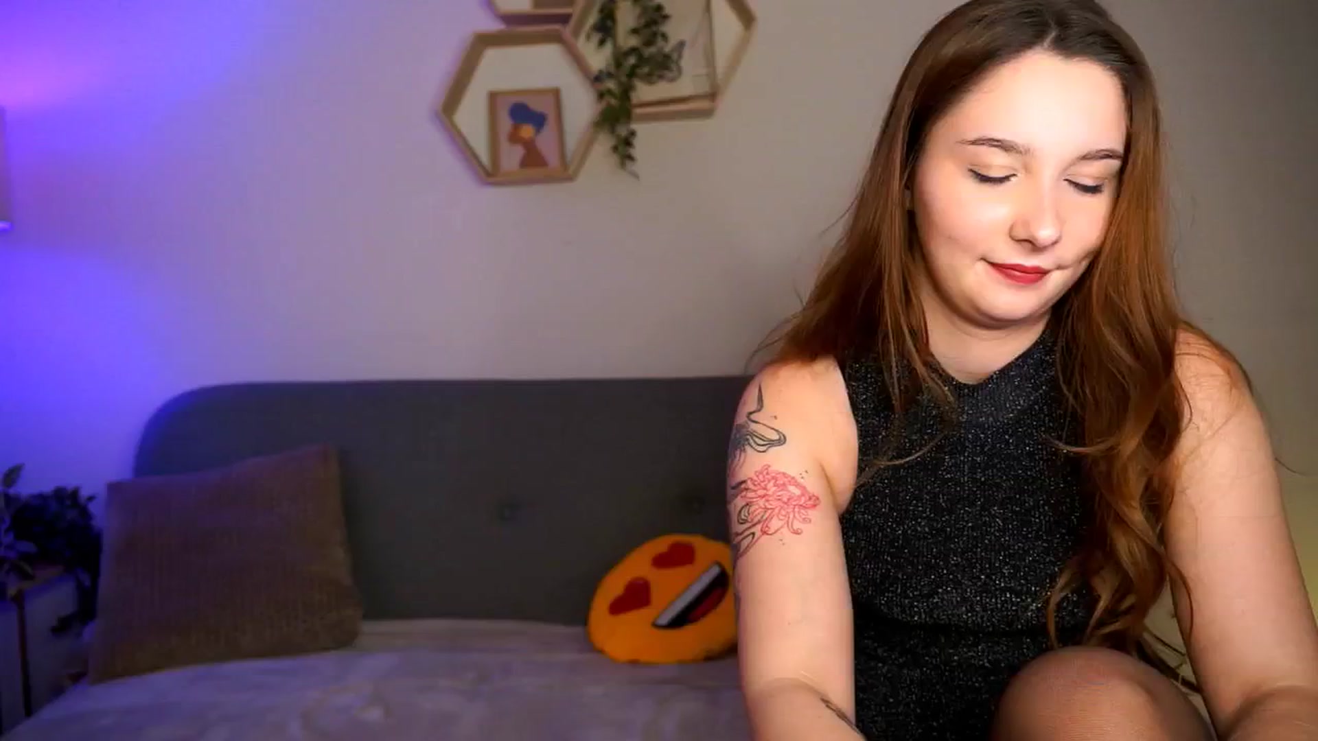 Gallery image thumbnail from BambiiQueen's myfreecams stream on, 04/19/2026, 14:19 image 5 of 20