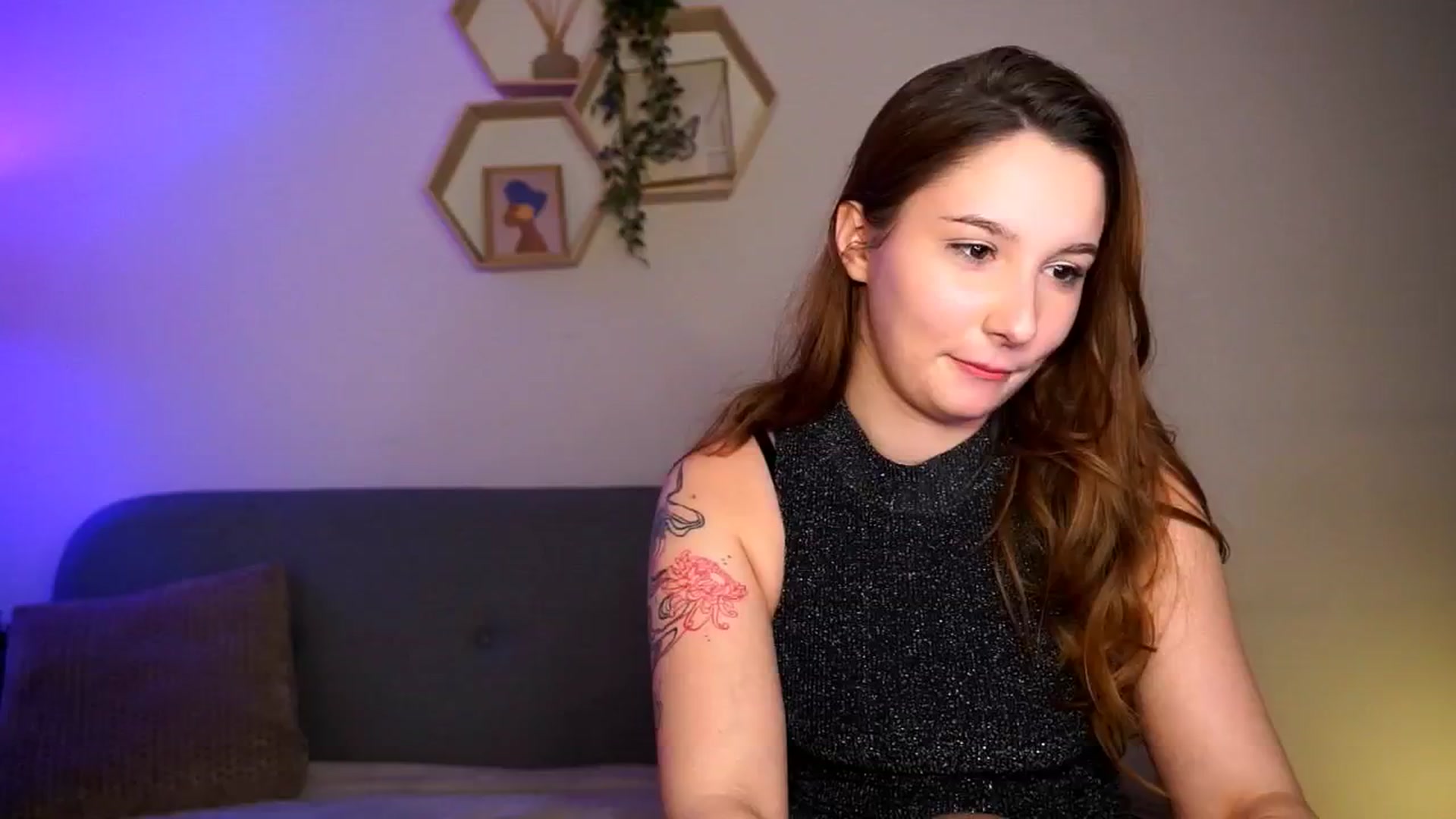 Gallery image thumbnail from BambiiQueen's myfreecams stream on, 04/19/2026, 15:25 image 17 of 20
